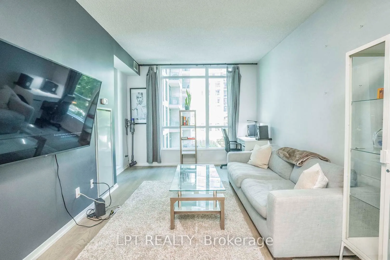 215 Fort York Boulevard, #217