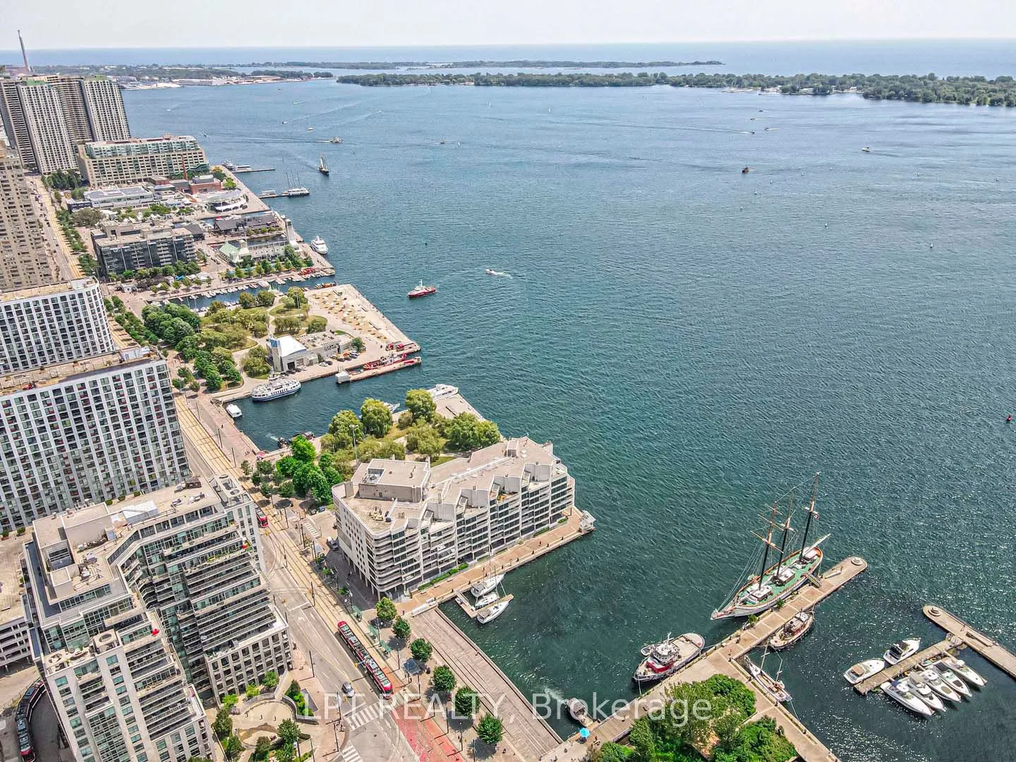 215 Fort York Boulevard, #217