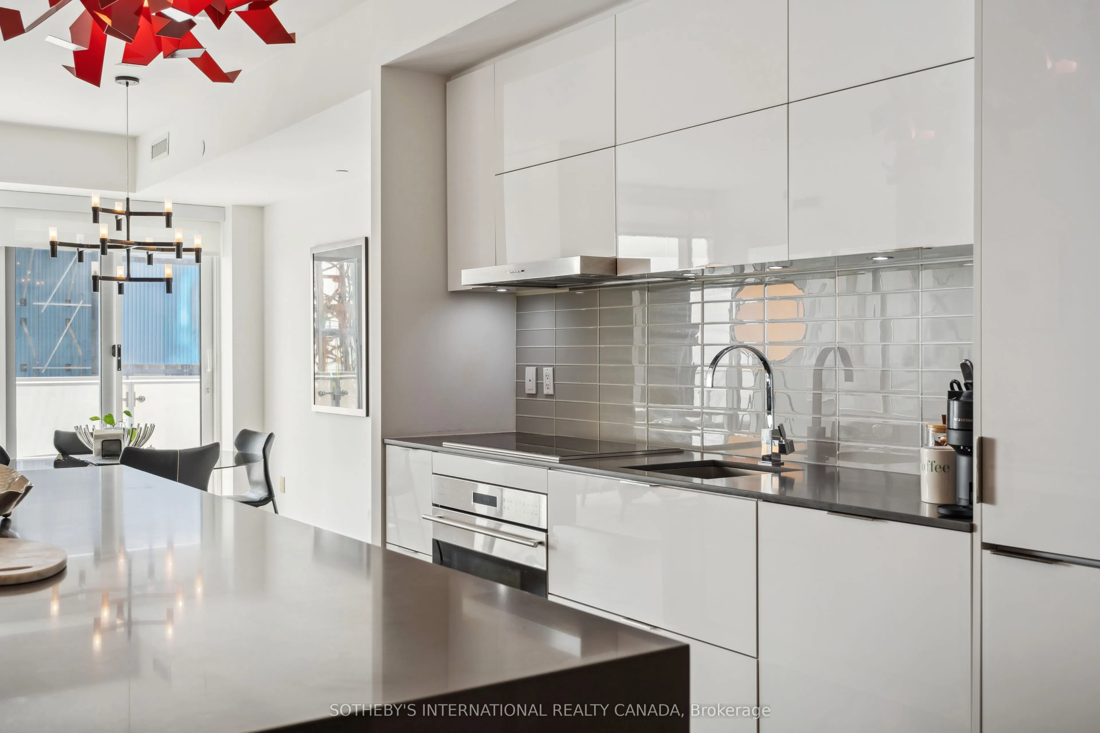 1 Bloor Street E, #6805