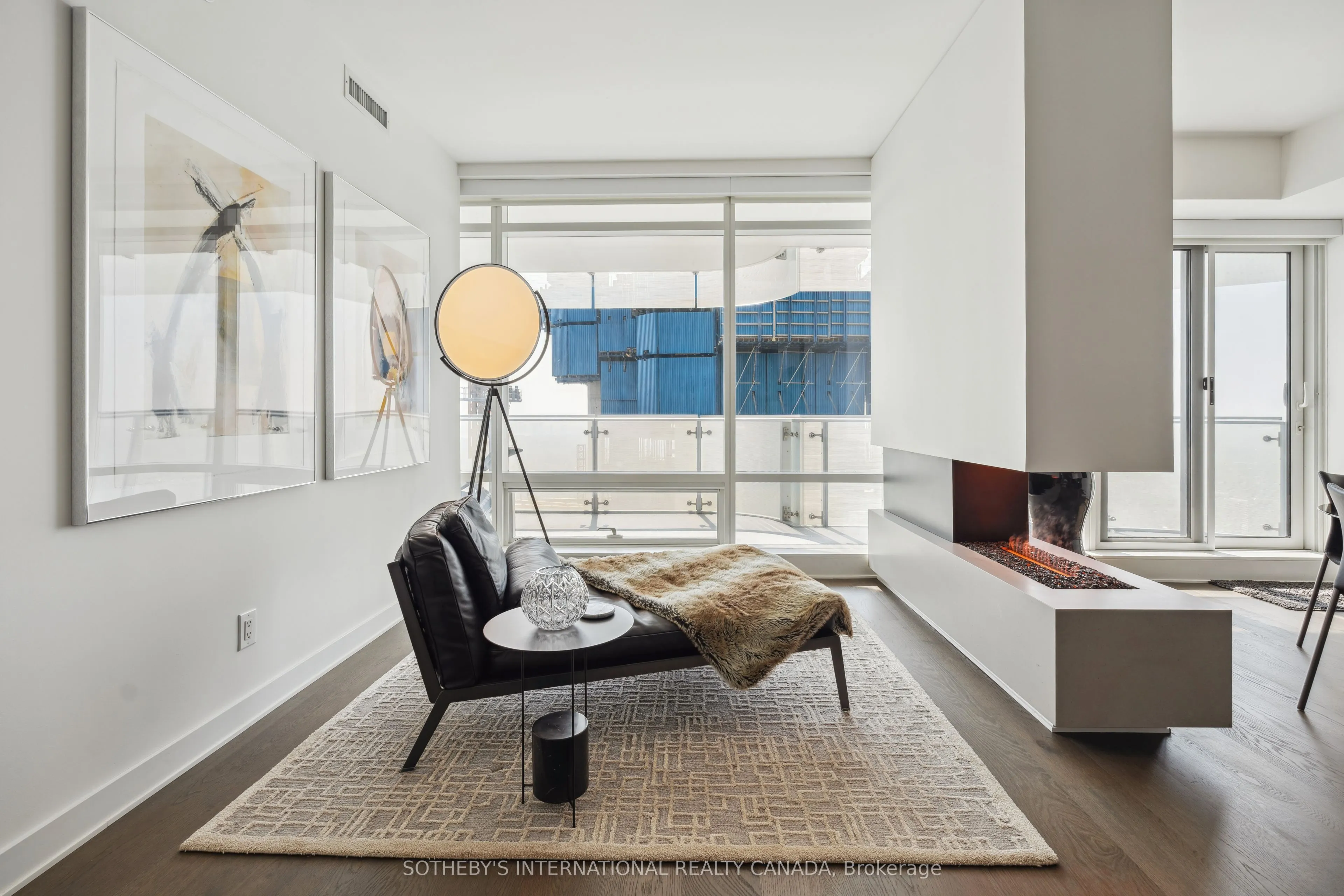 1 Bloor Street E, #6805