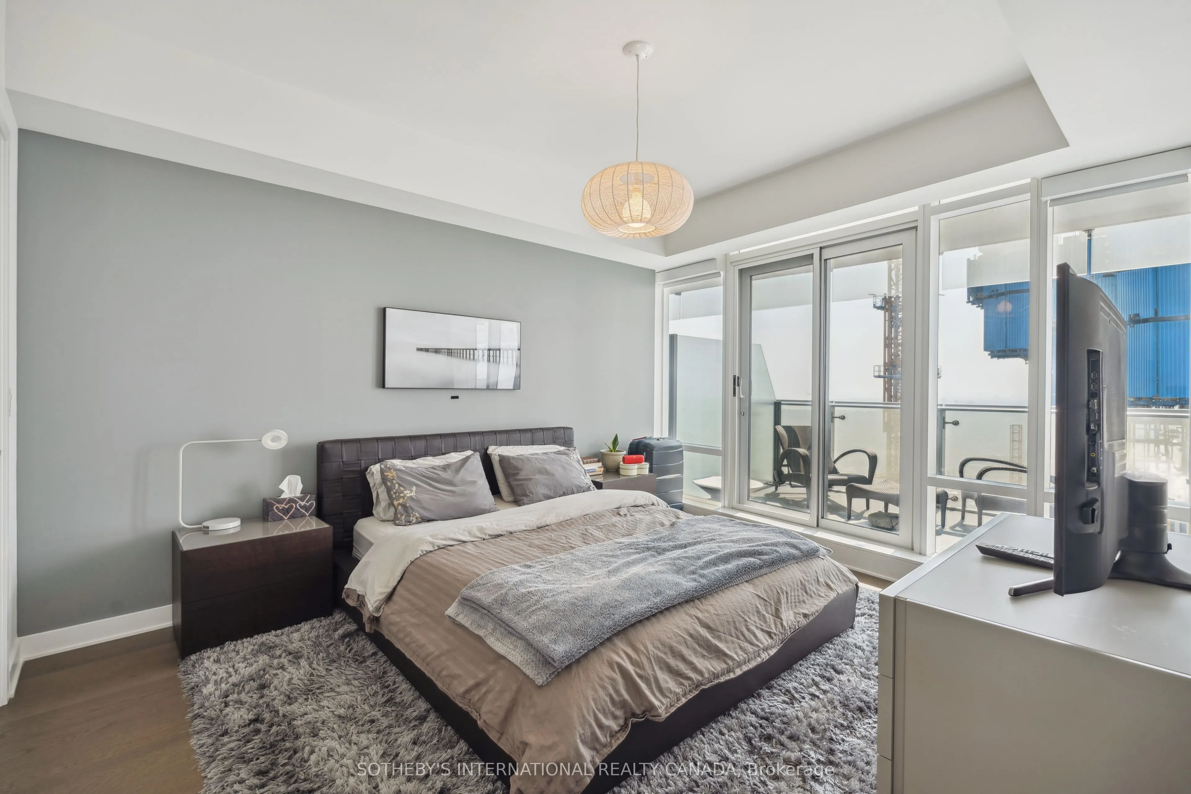 1 Bloor Street E, #6805