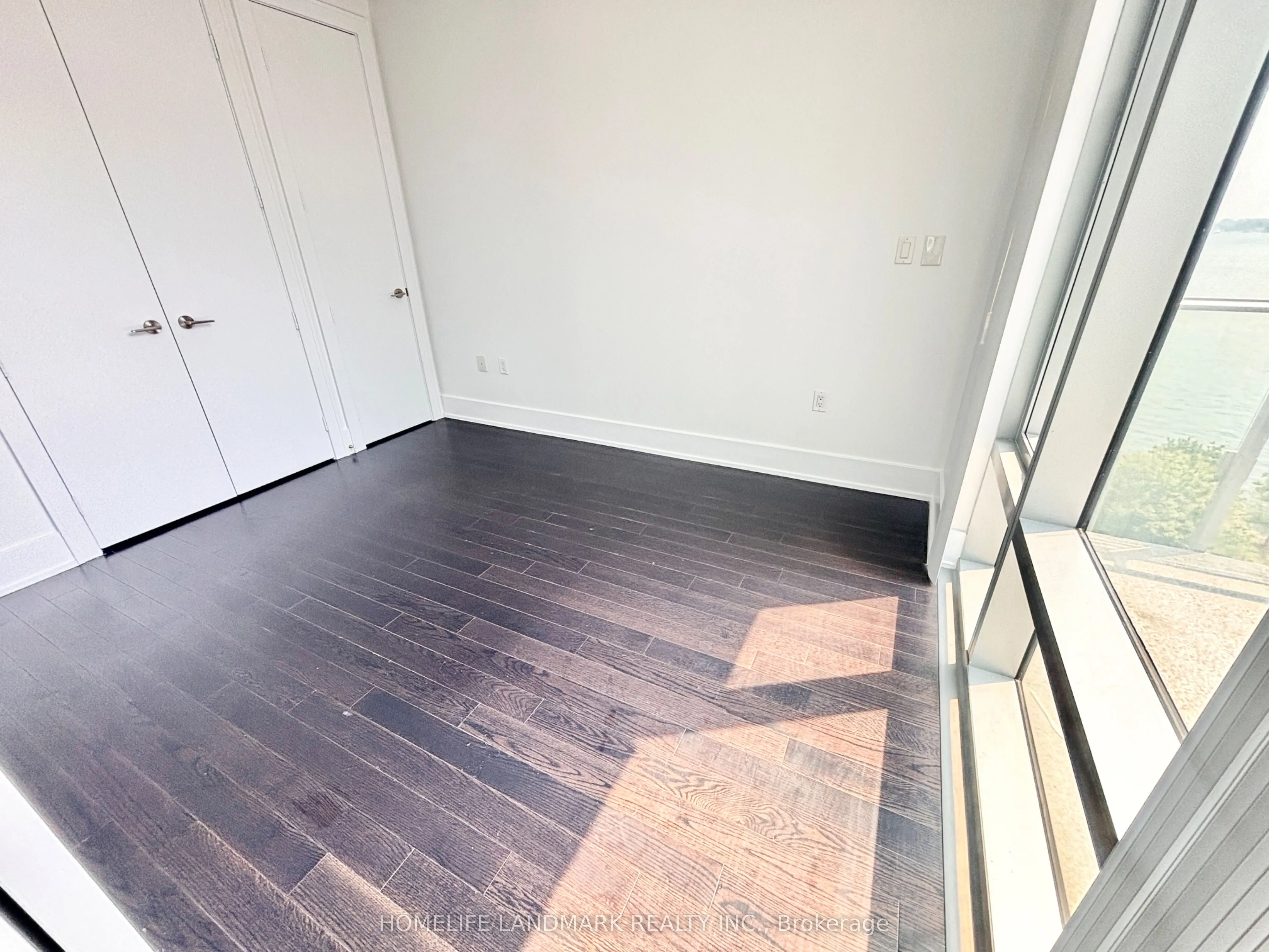 39 Queens Quay E #1029