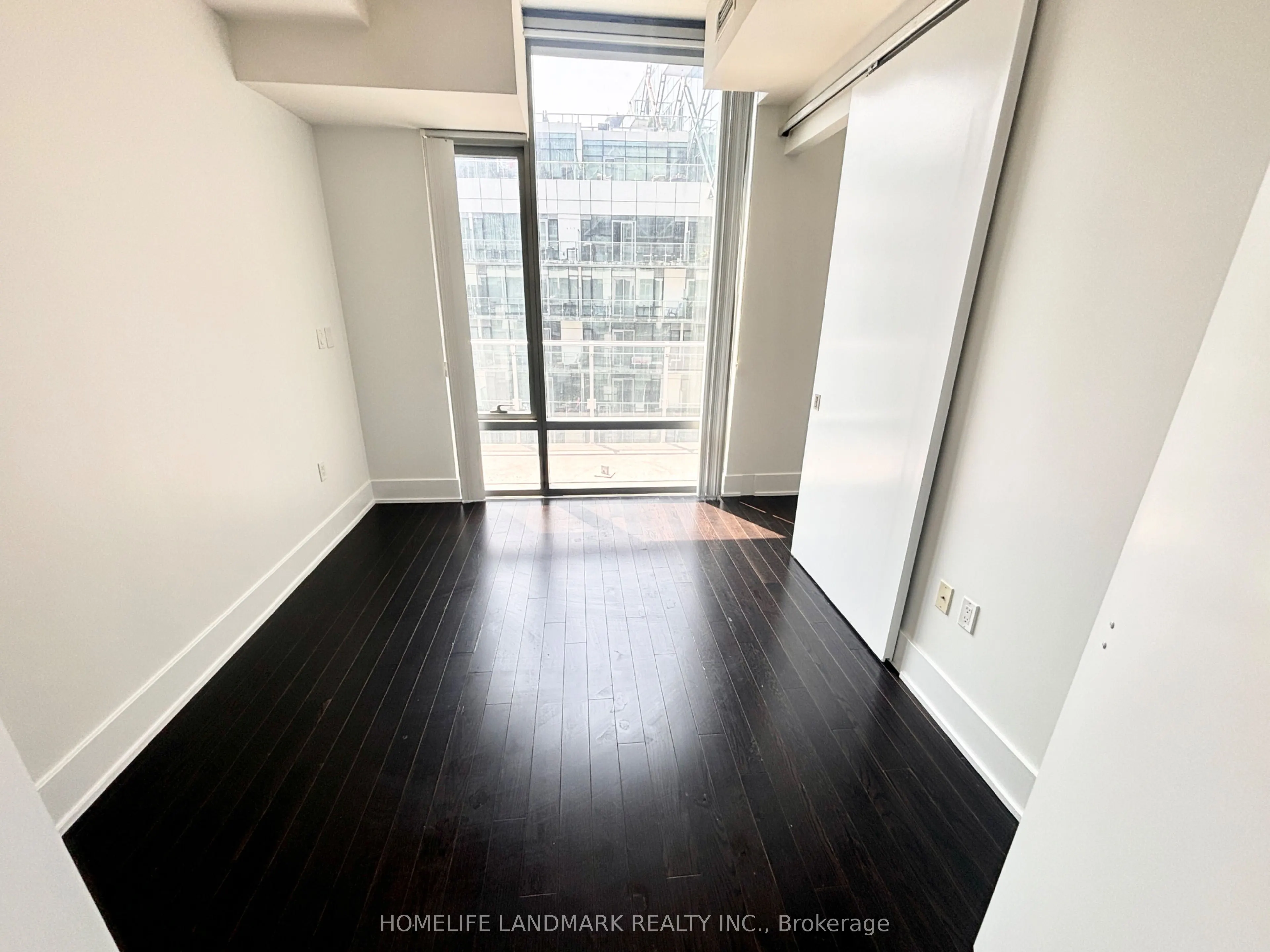 39 Queens Quay E #1029