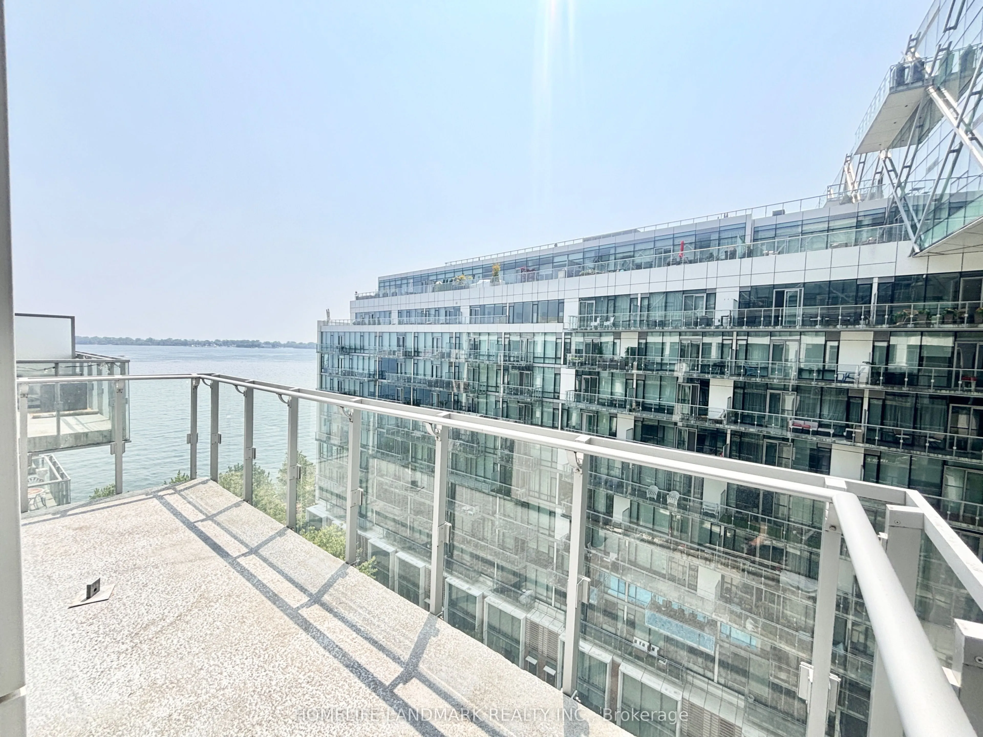 39 Queens Quay E #1029