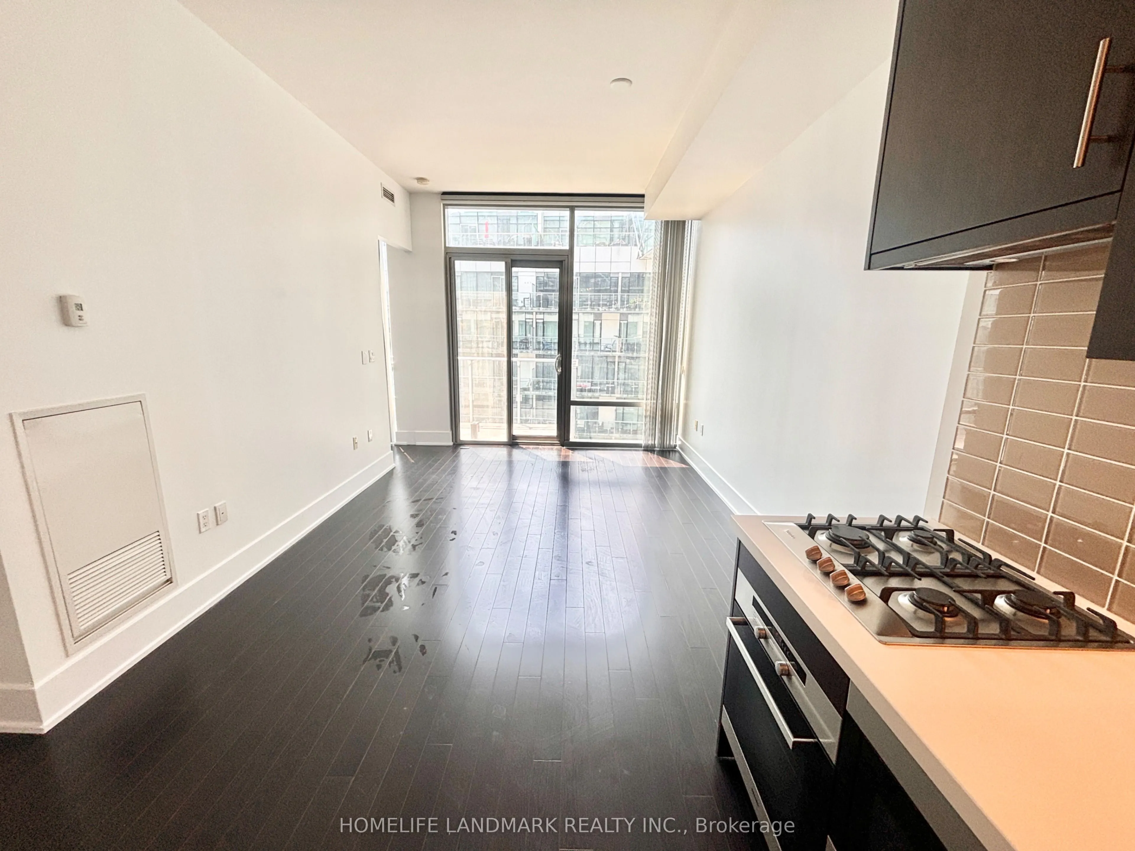 39 Queens Quay E #1029