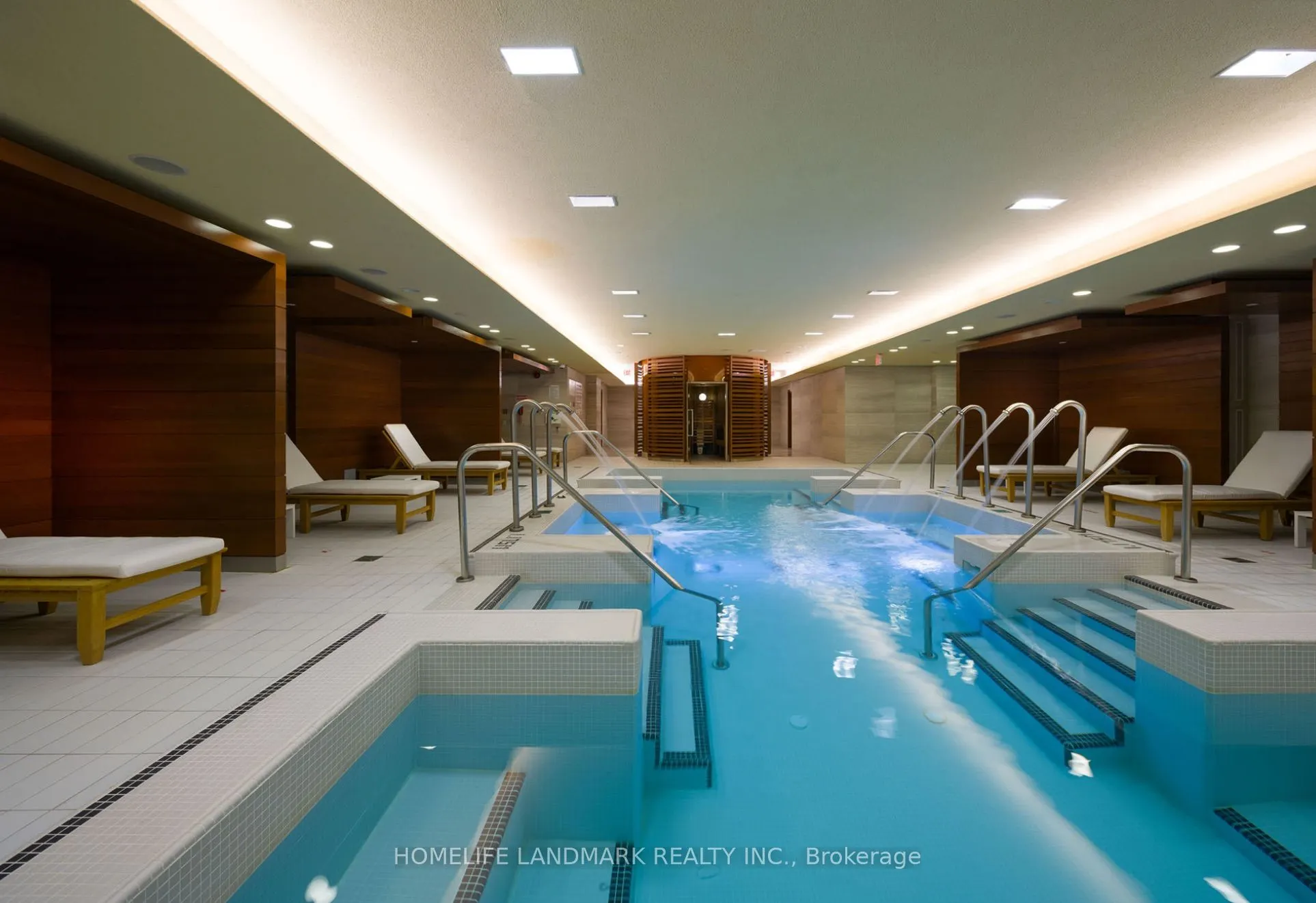 39 Queens Quay E #1029