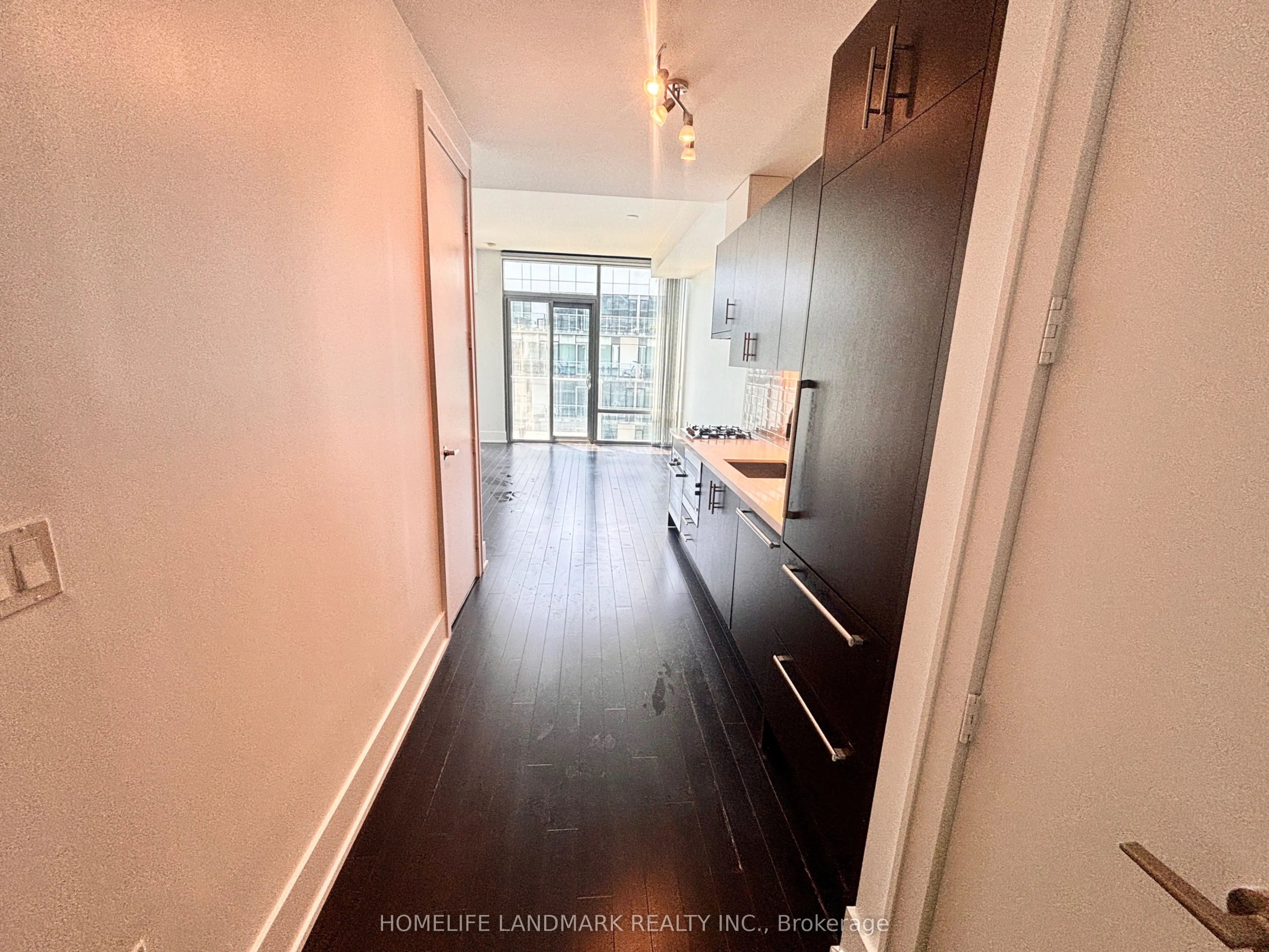 39 Queens Quay E #1029