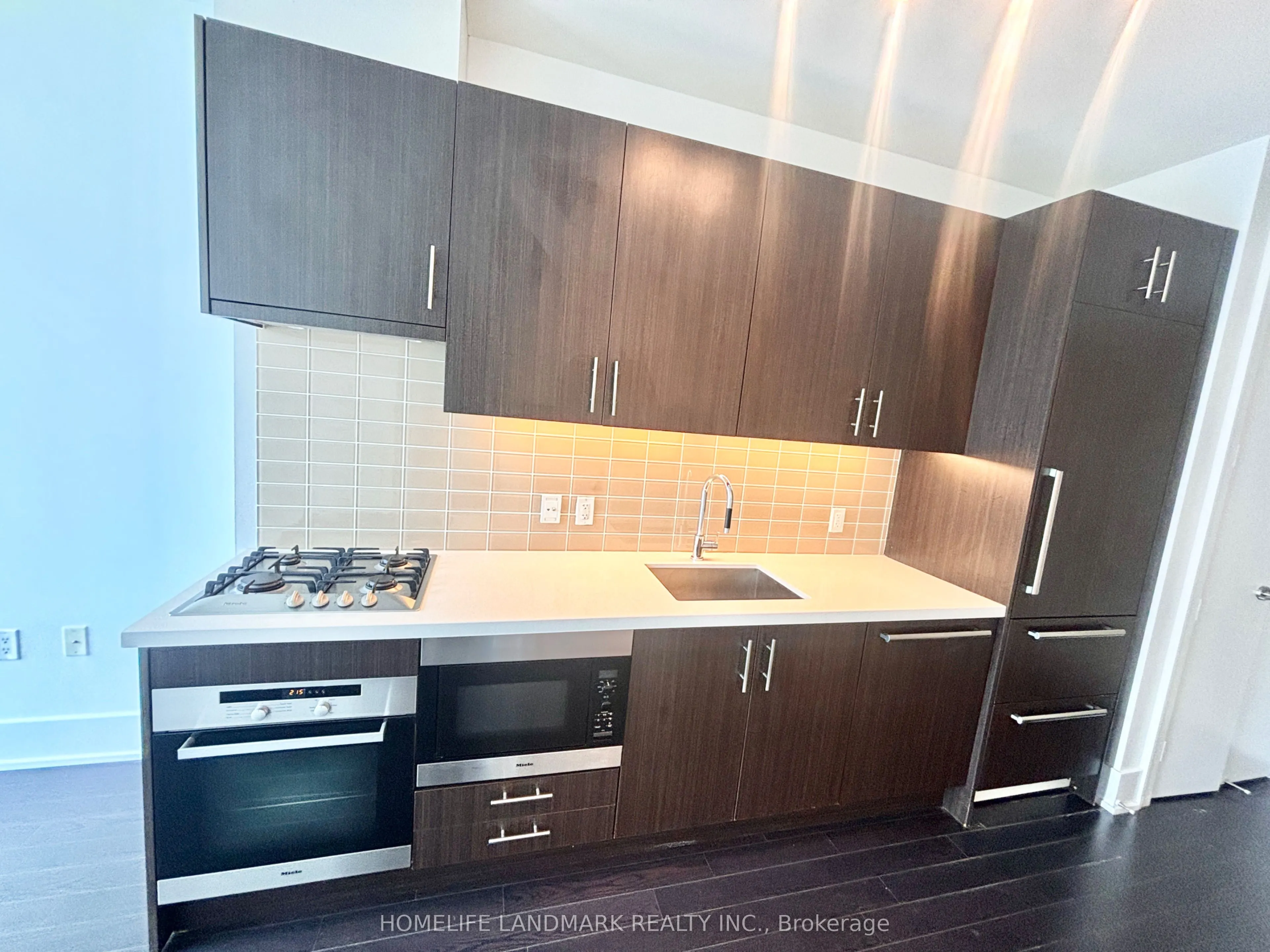 39 Queens Quay E #1029