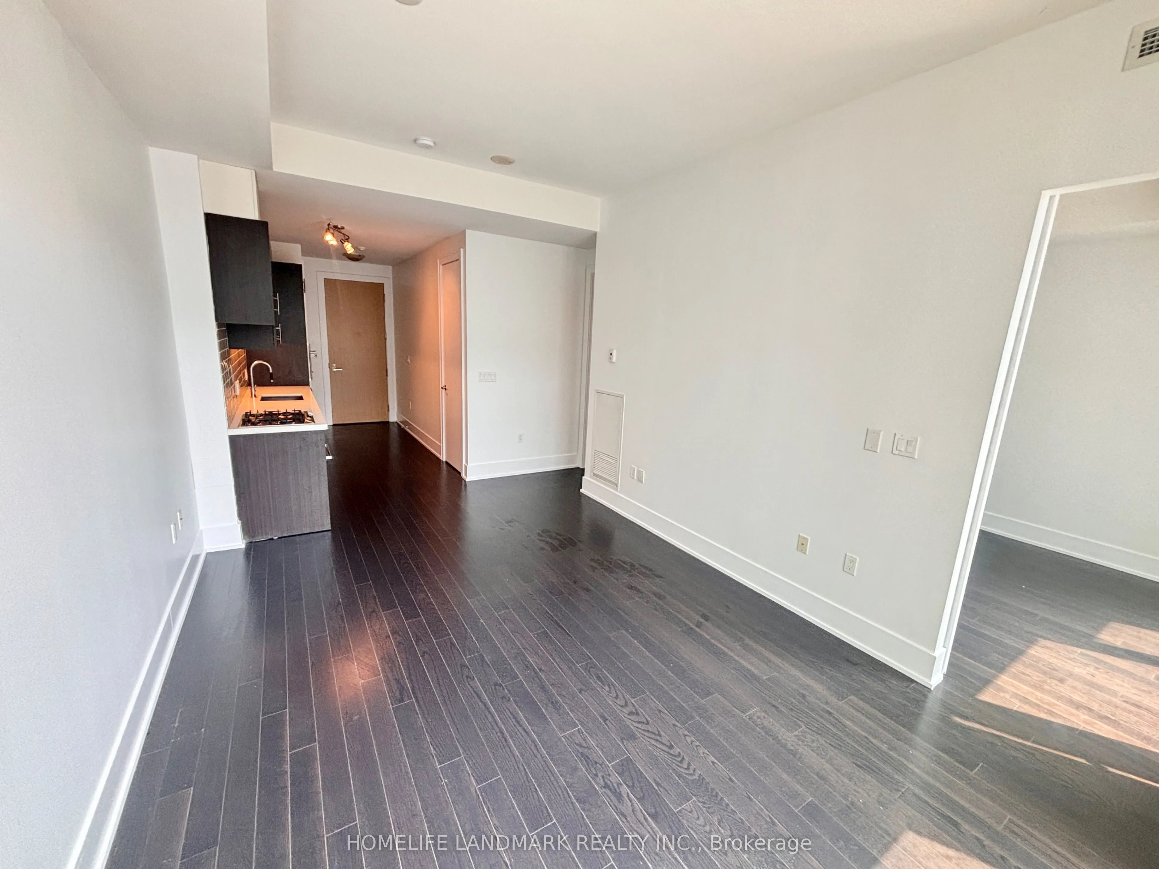 39 Queens Quay E #1029