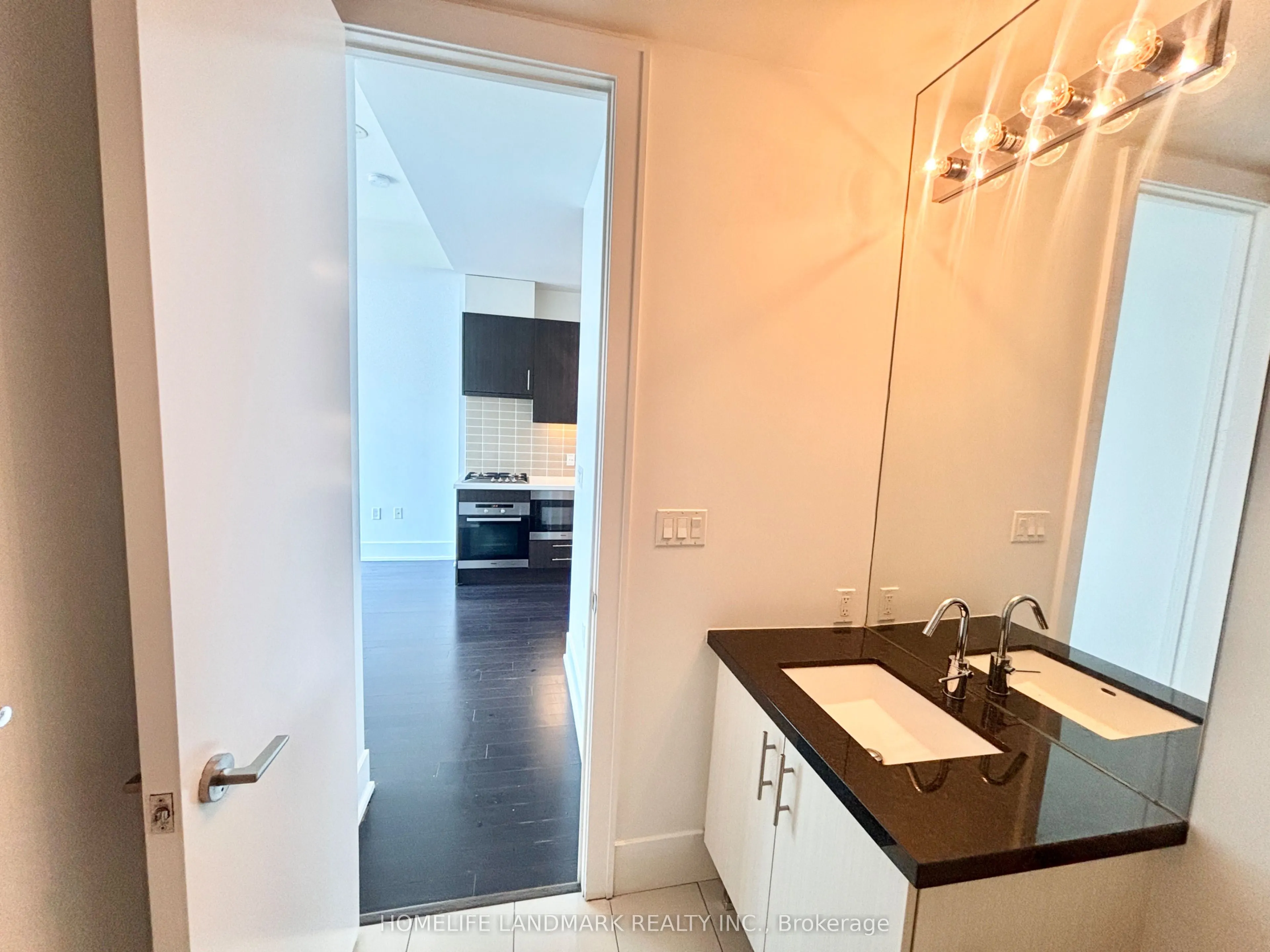 39 Queens Quay E #1029