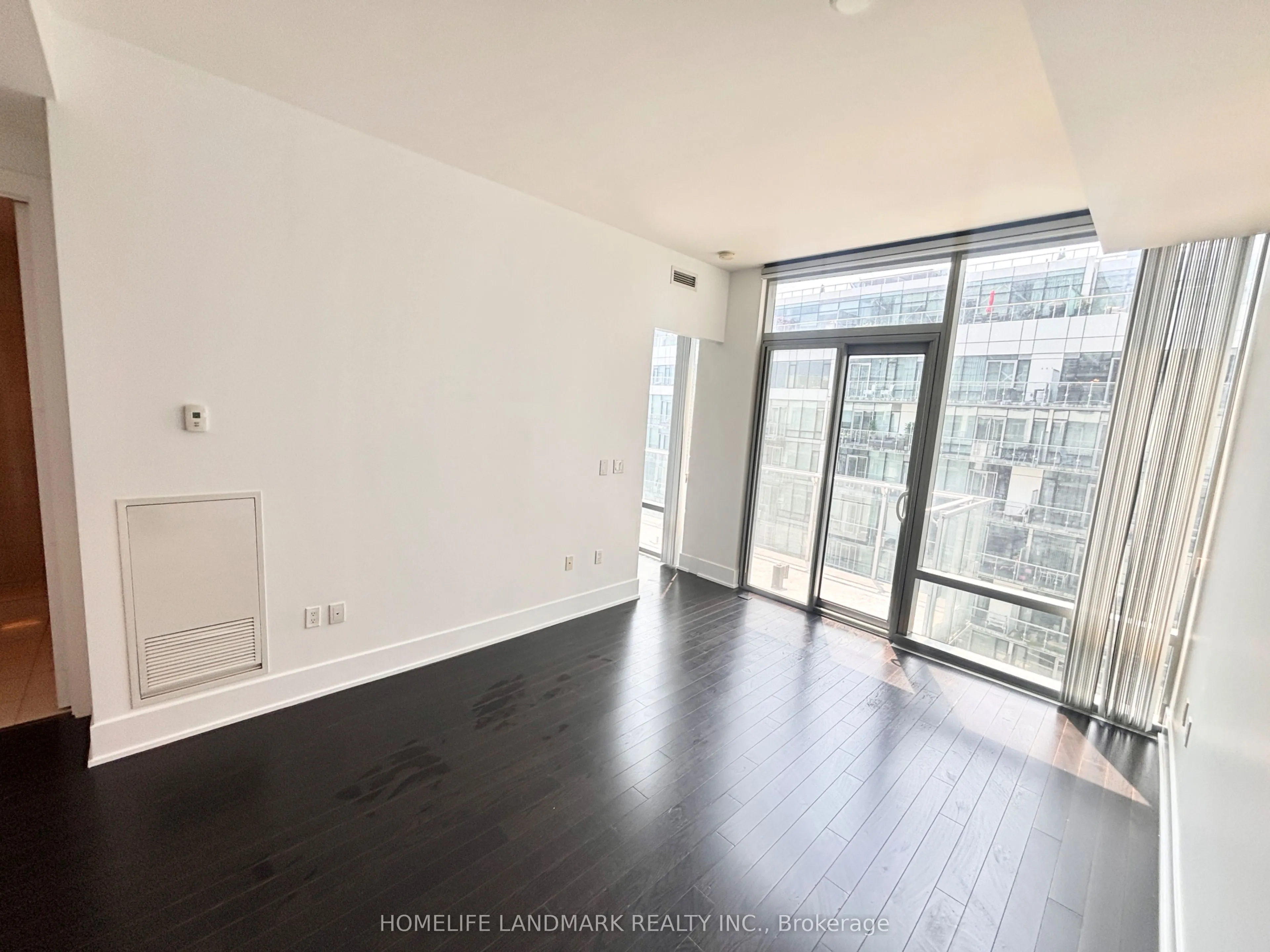 39 Queens Quay E #1029