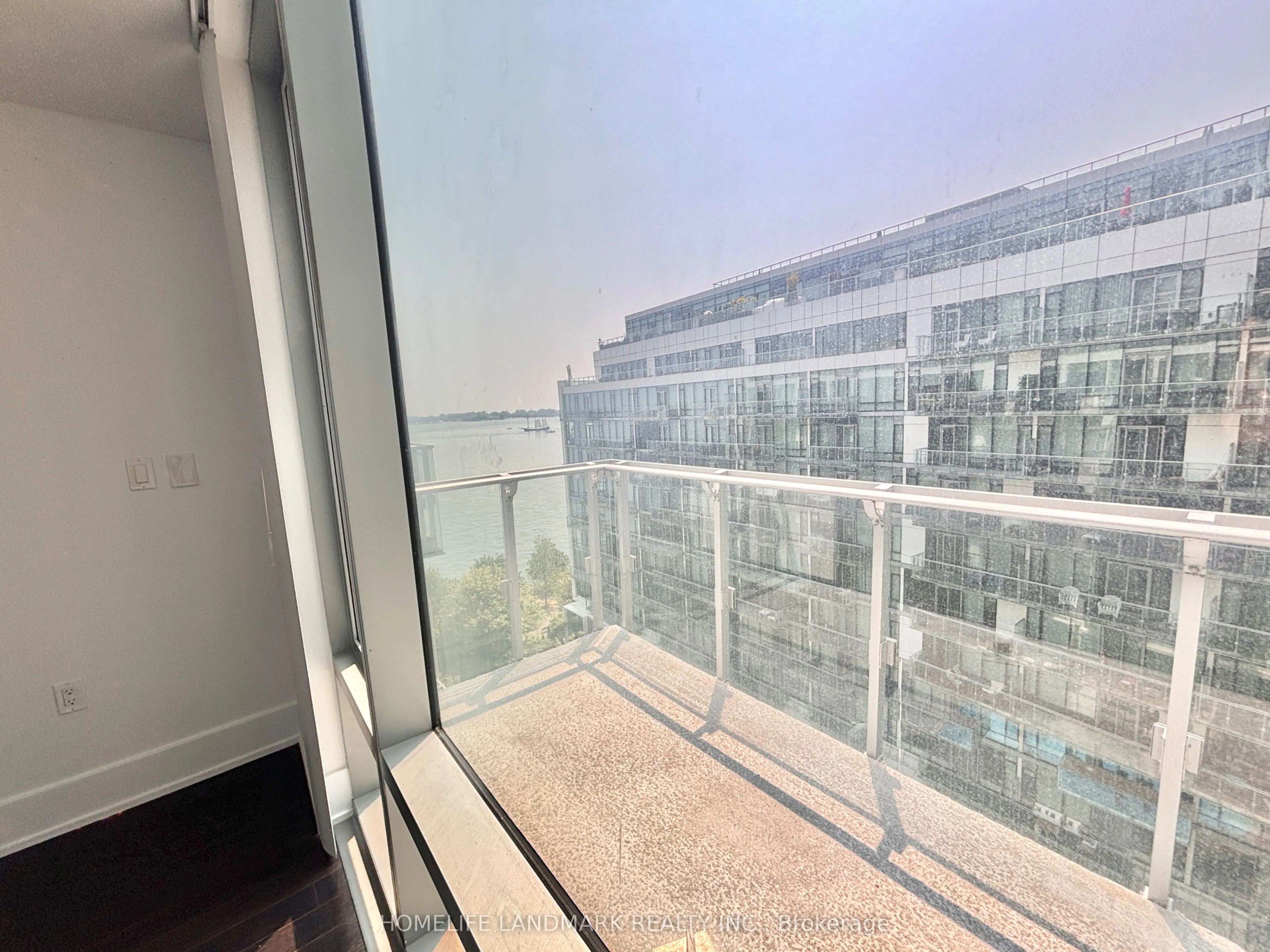 39 Queens Quay E #1029