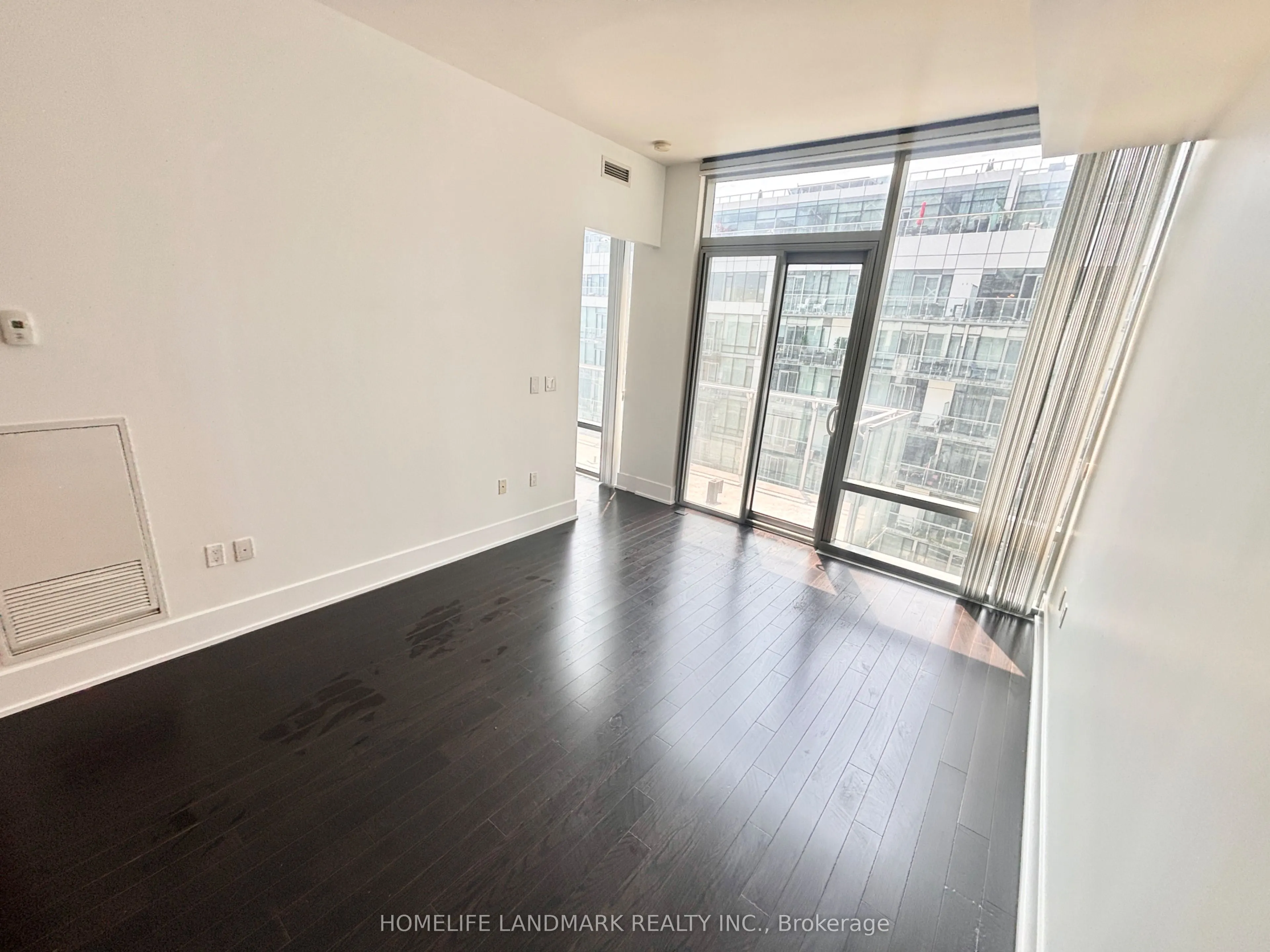 39 Queens Quay E #1029