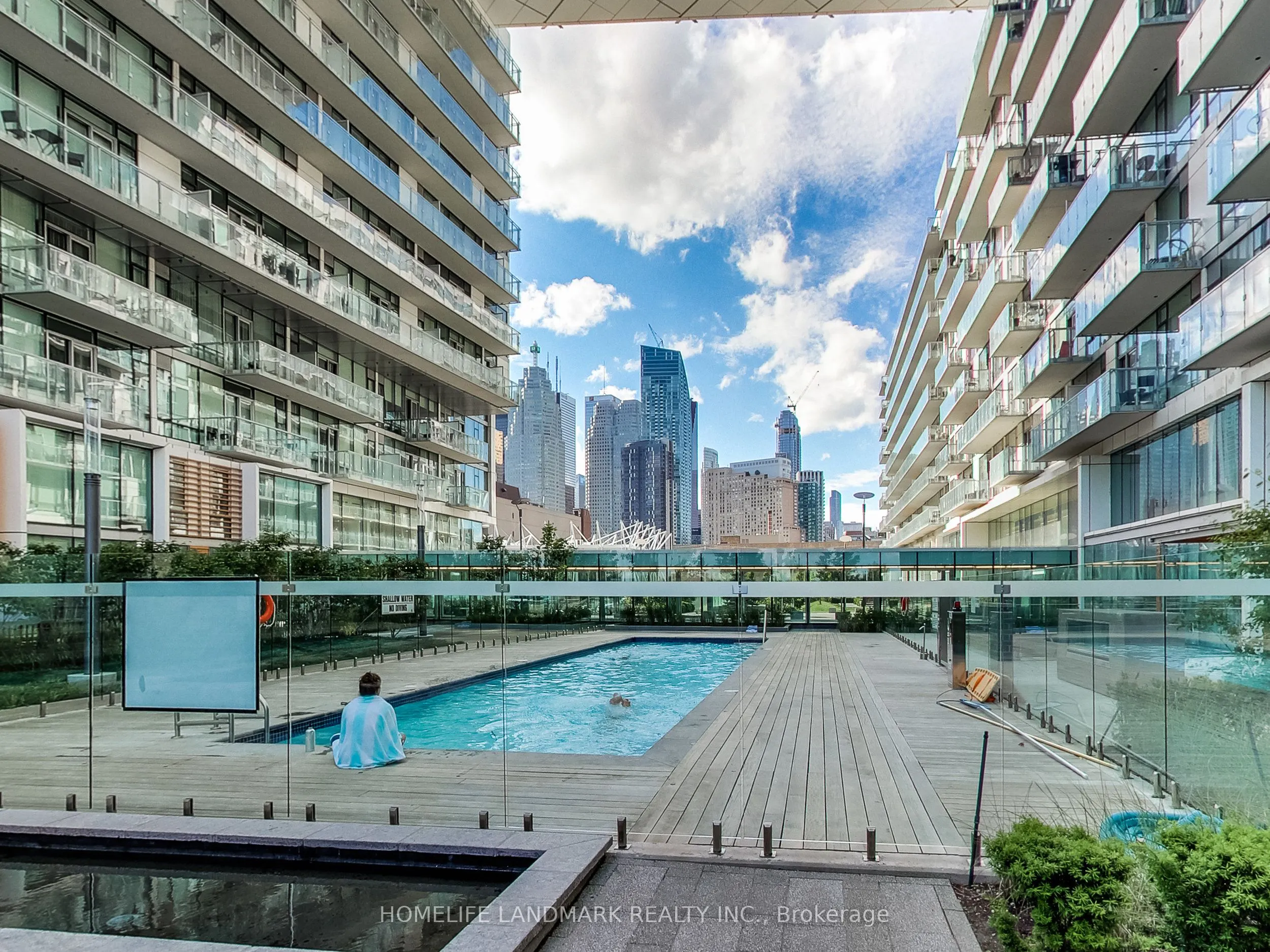 39 Queens Quay E #1029