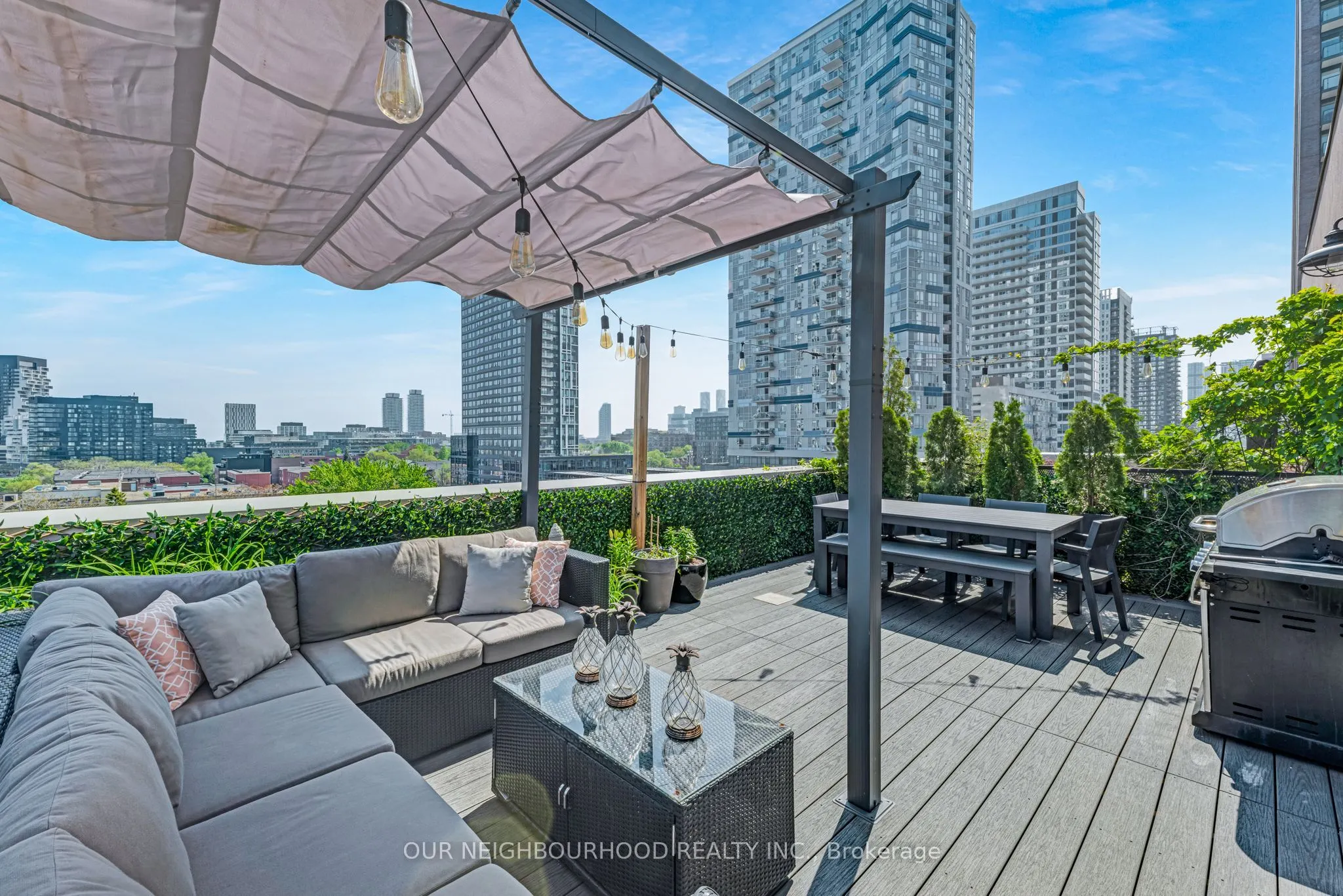 736 Dundas Street E, #PH2