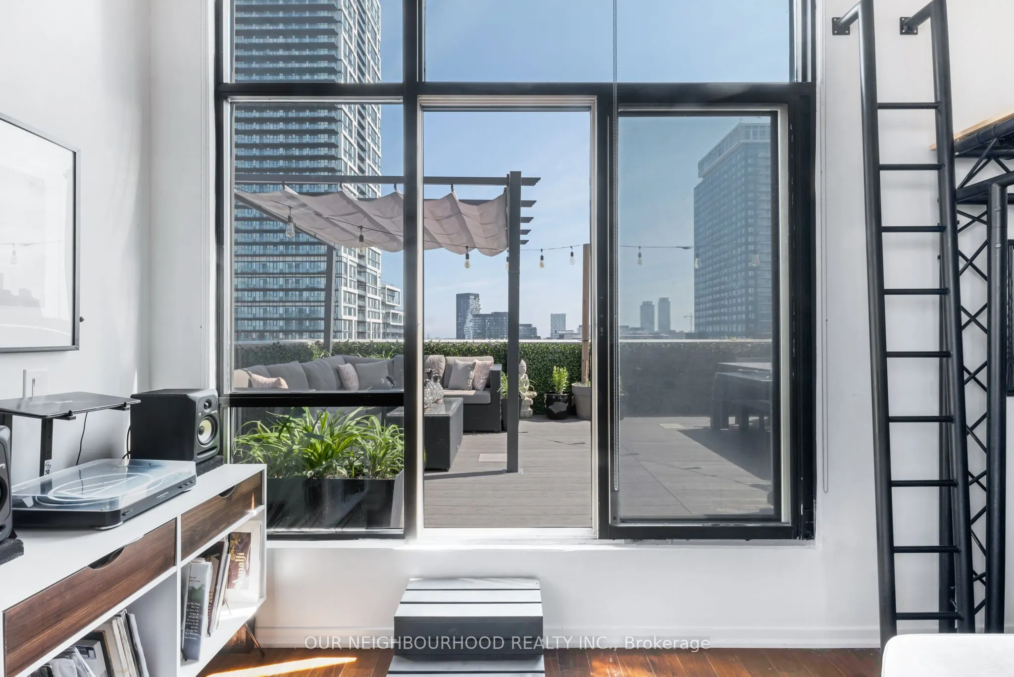 736 Dundas Street E, #PH2