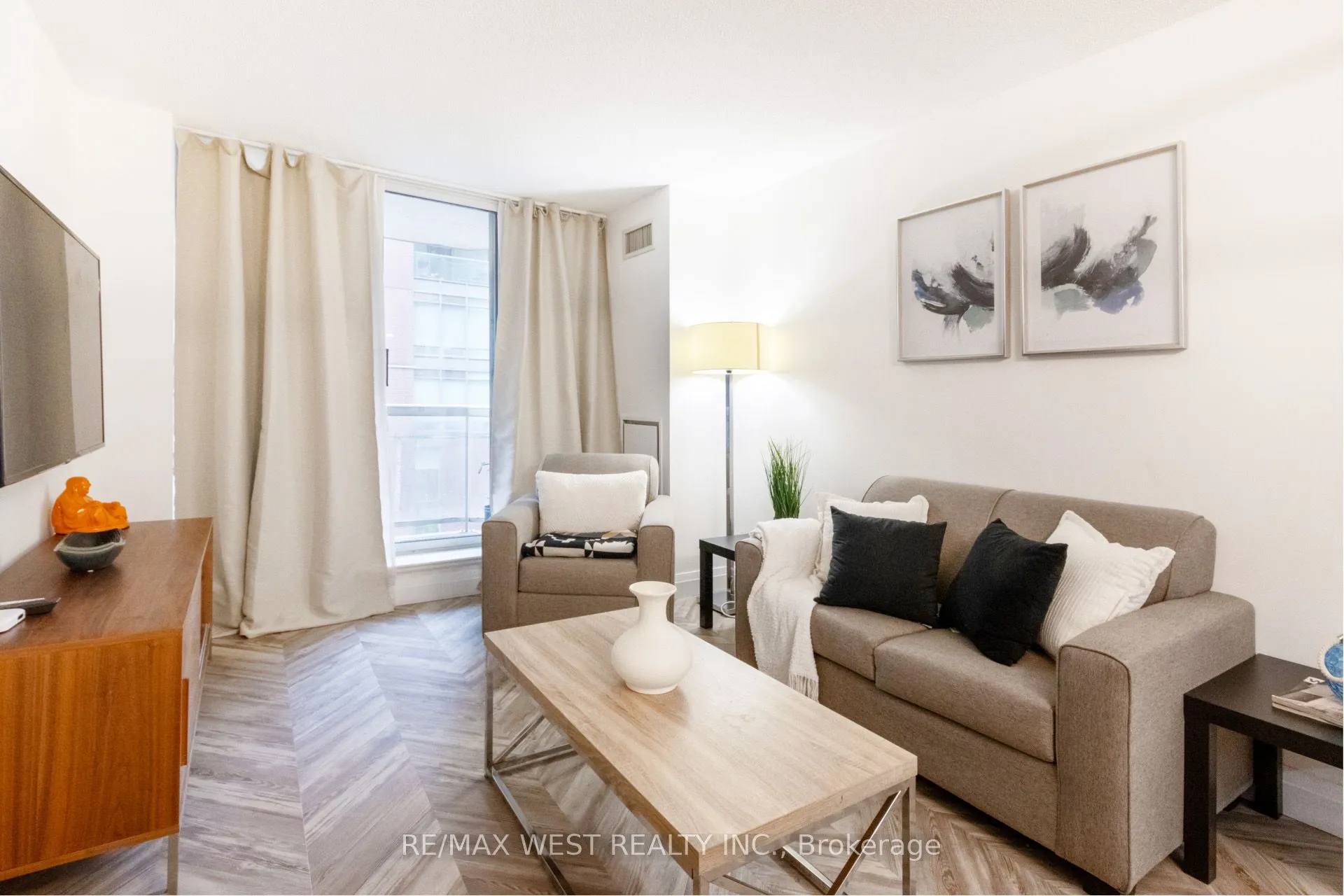 330 Adelaide Street E, #302