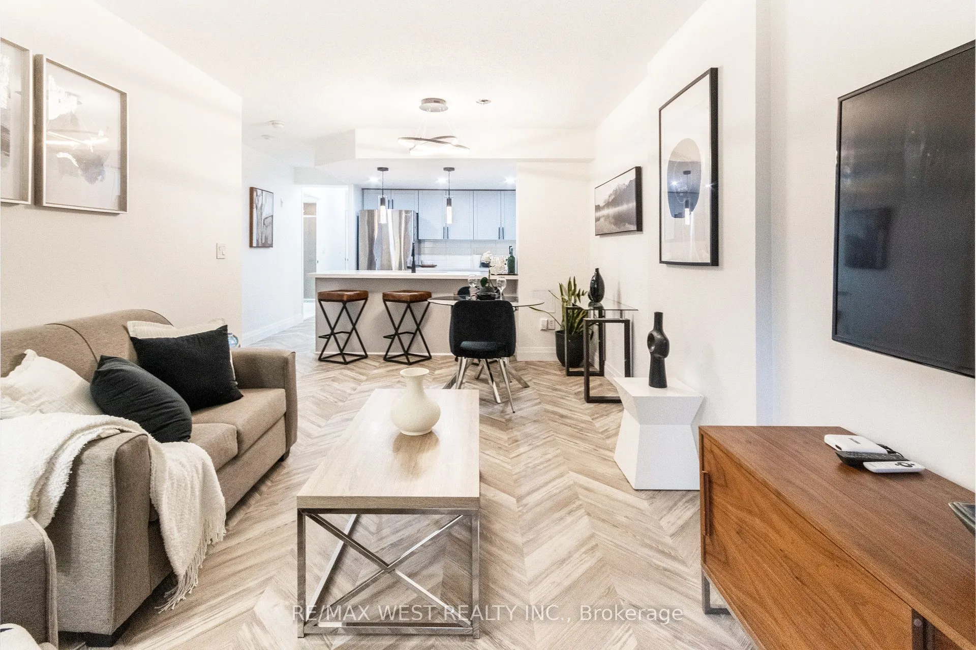 330 Adelaide Street E, #302