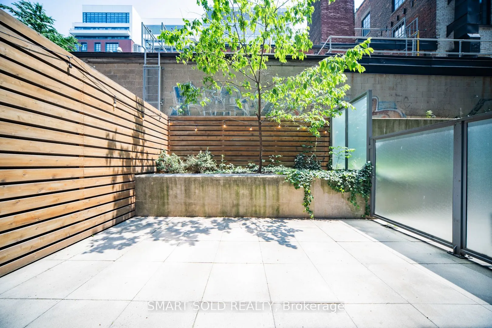 650 King Street W #106