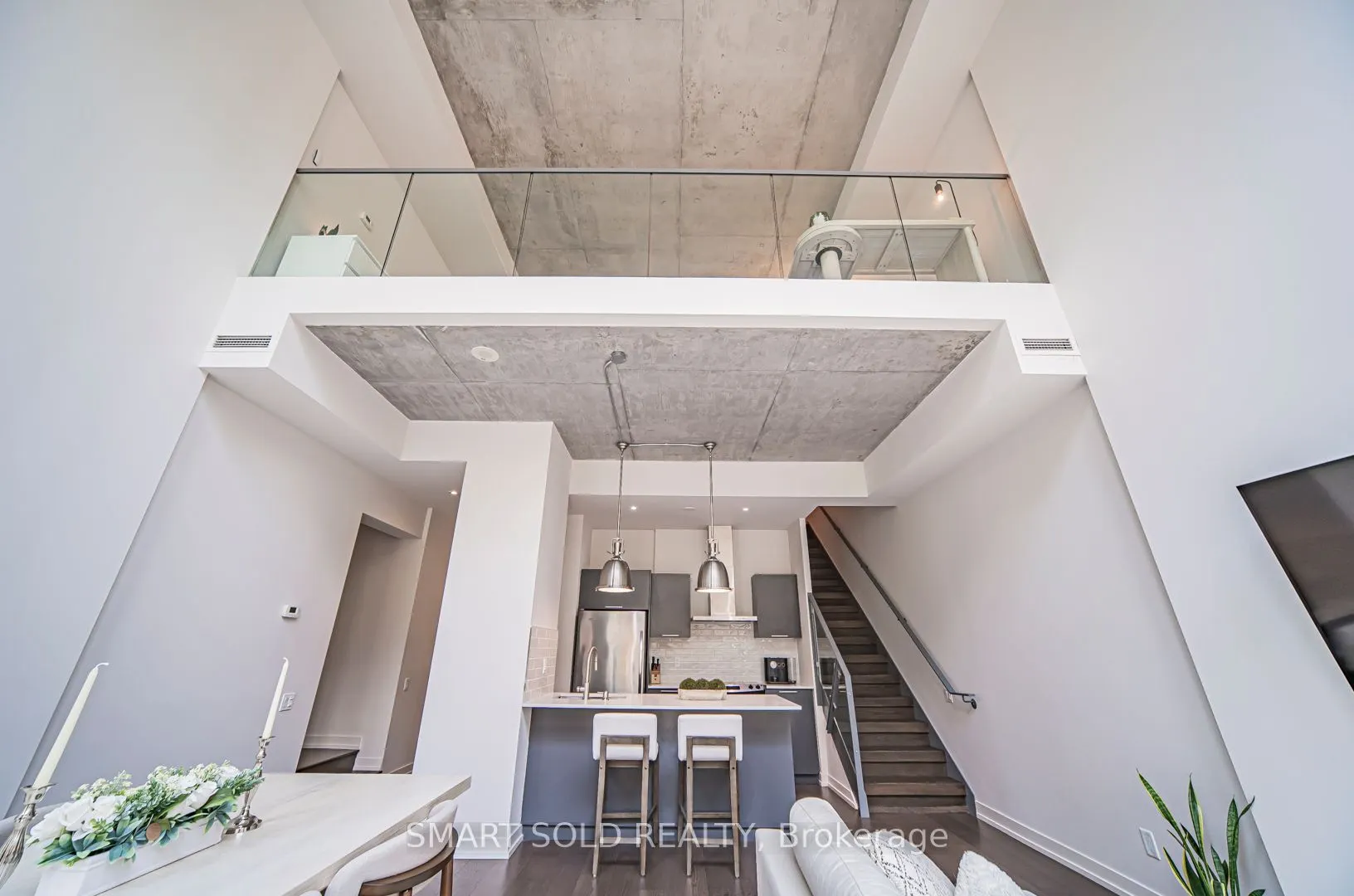 650 King Street W #106
