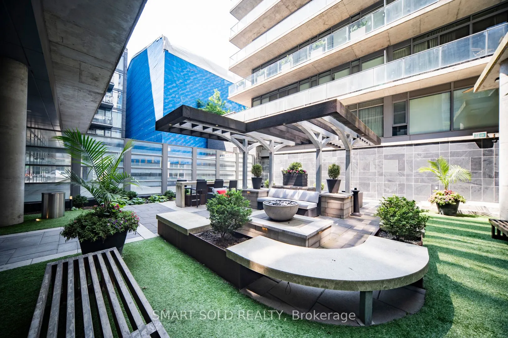 650 King Street W #106