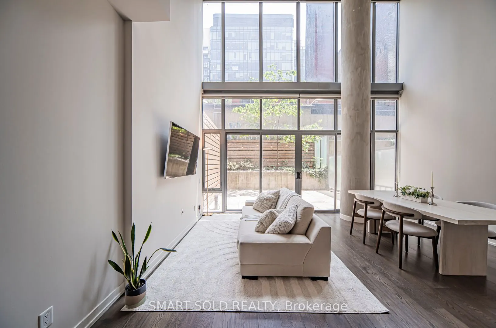 650 King Street W #106