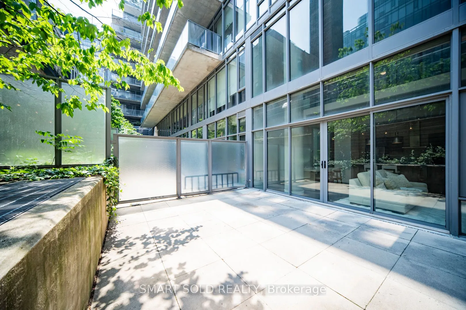 650 King Street W #106