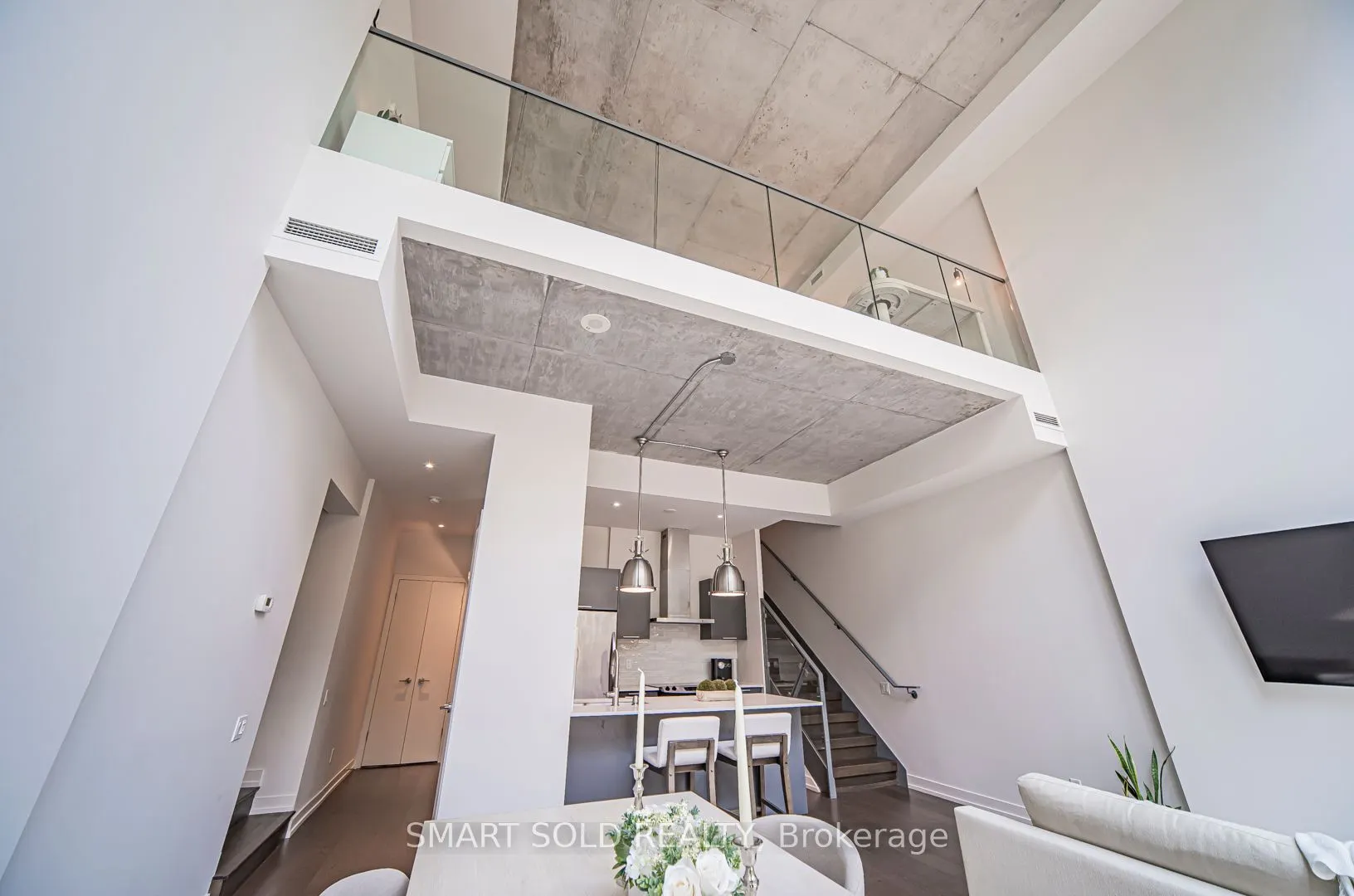 650 King Street W #106
