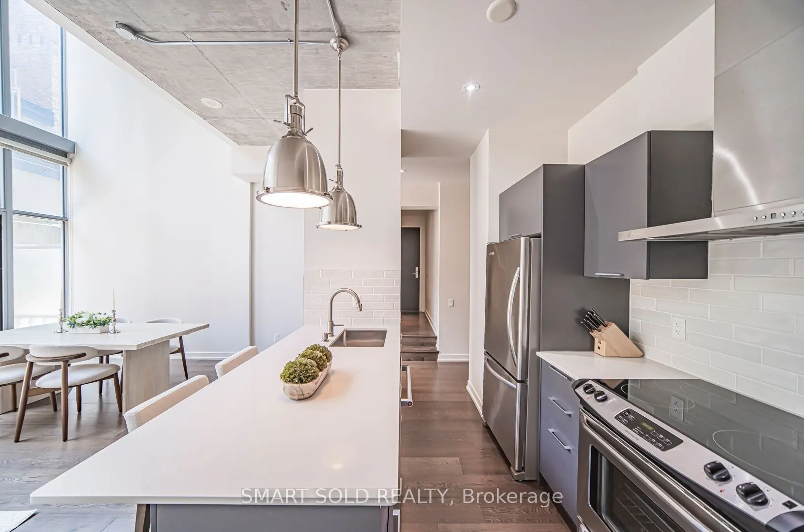 650 King Street W #106