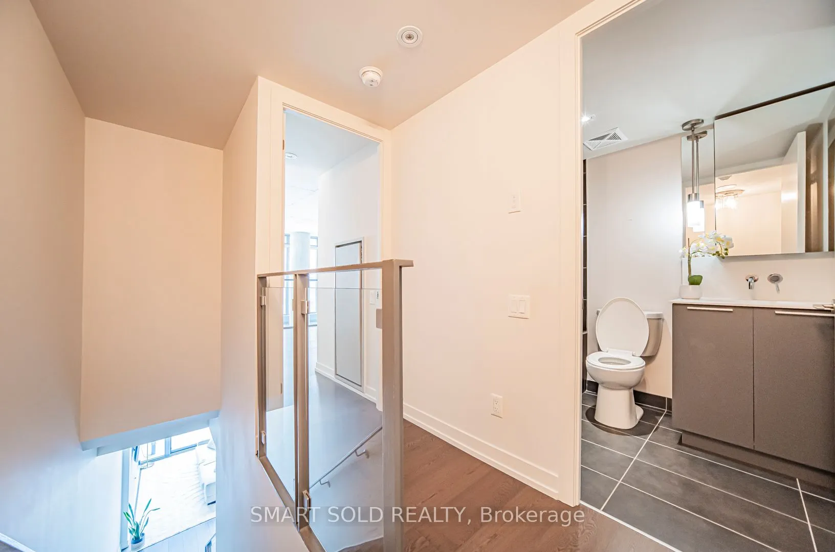 650 King Street W #106