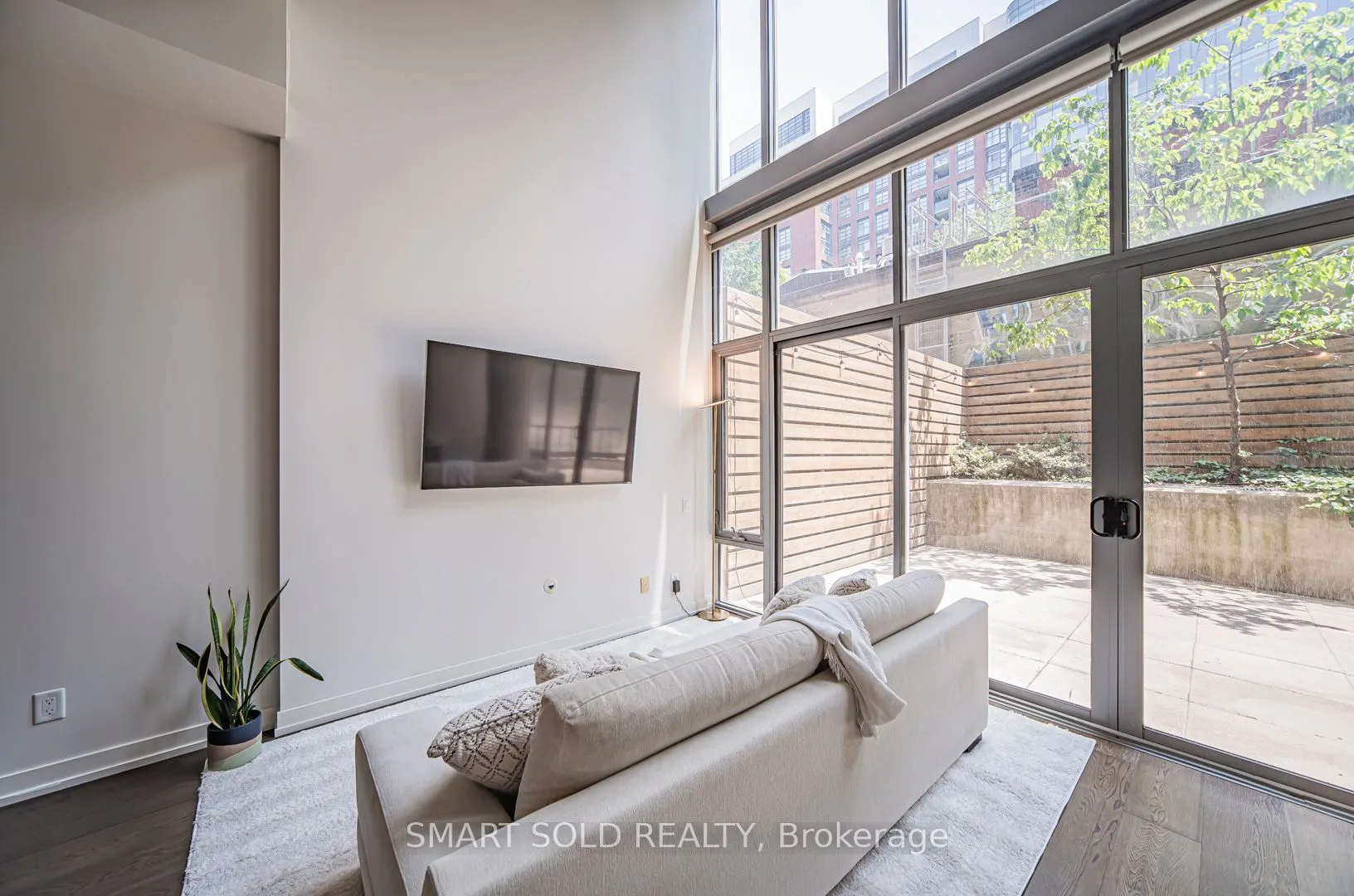 650 King Street W #106