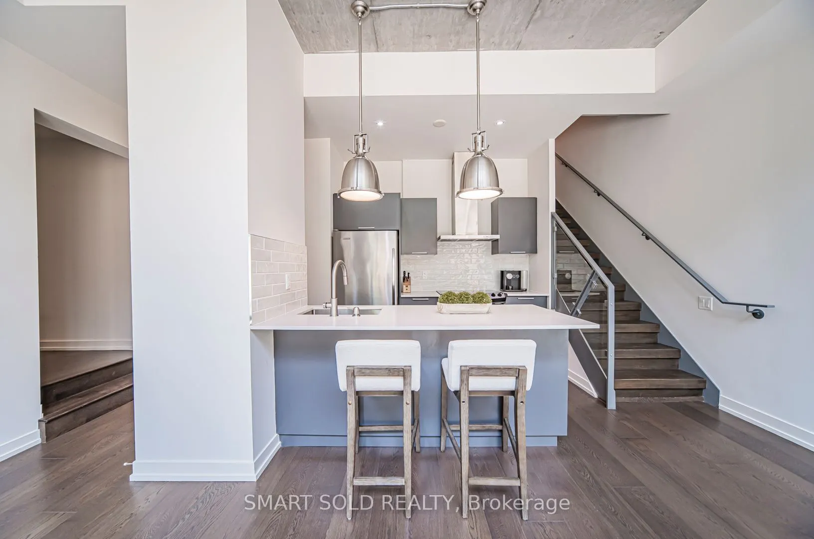 650 King Street W #106