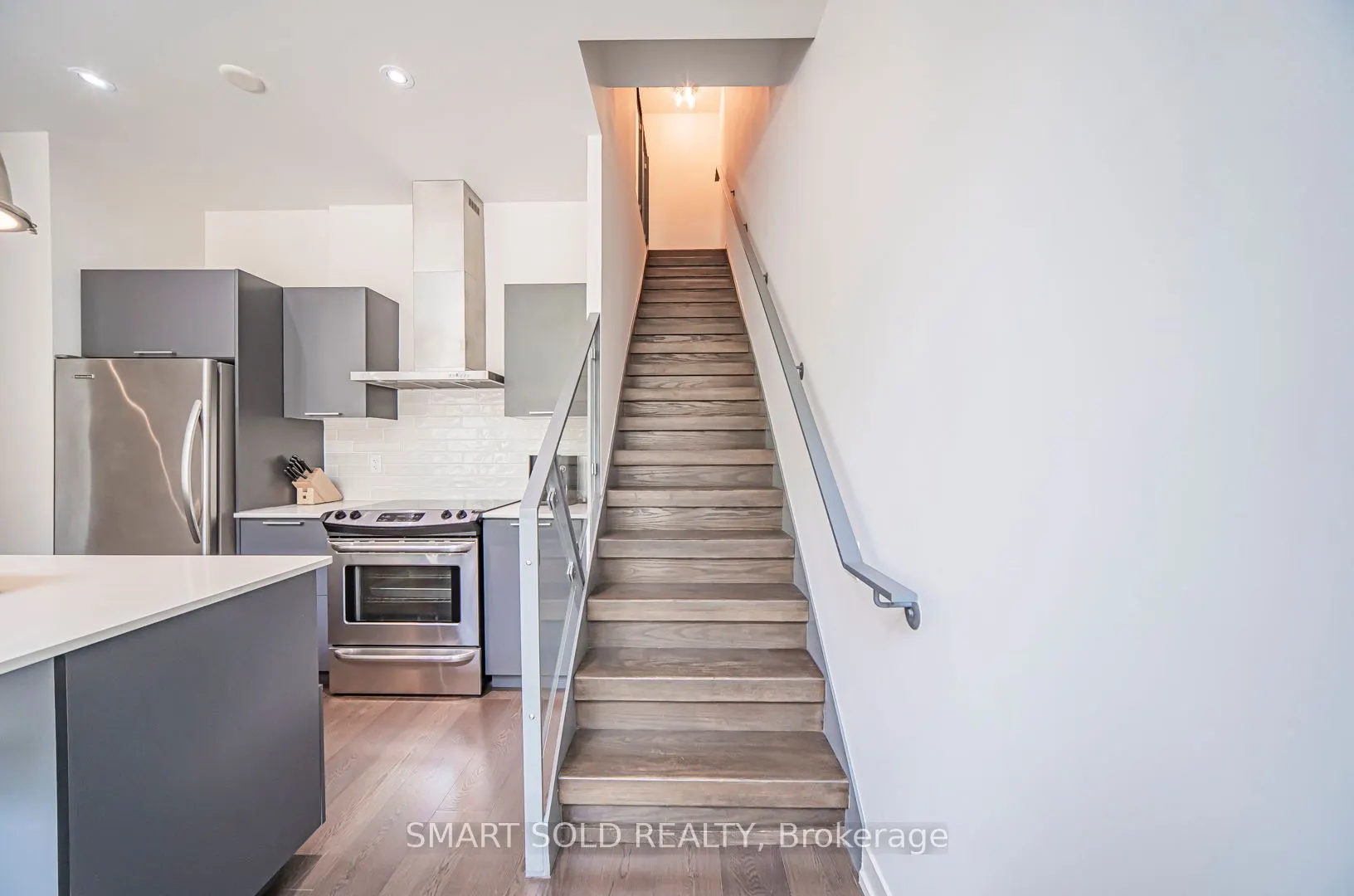 650 King Street W #106