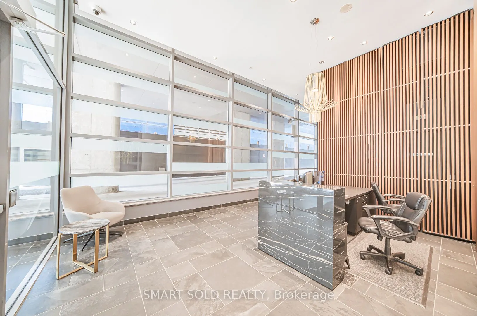 650 King Street W #106