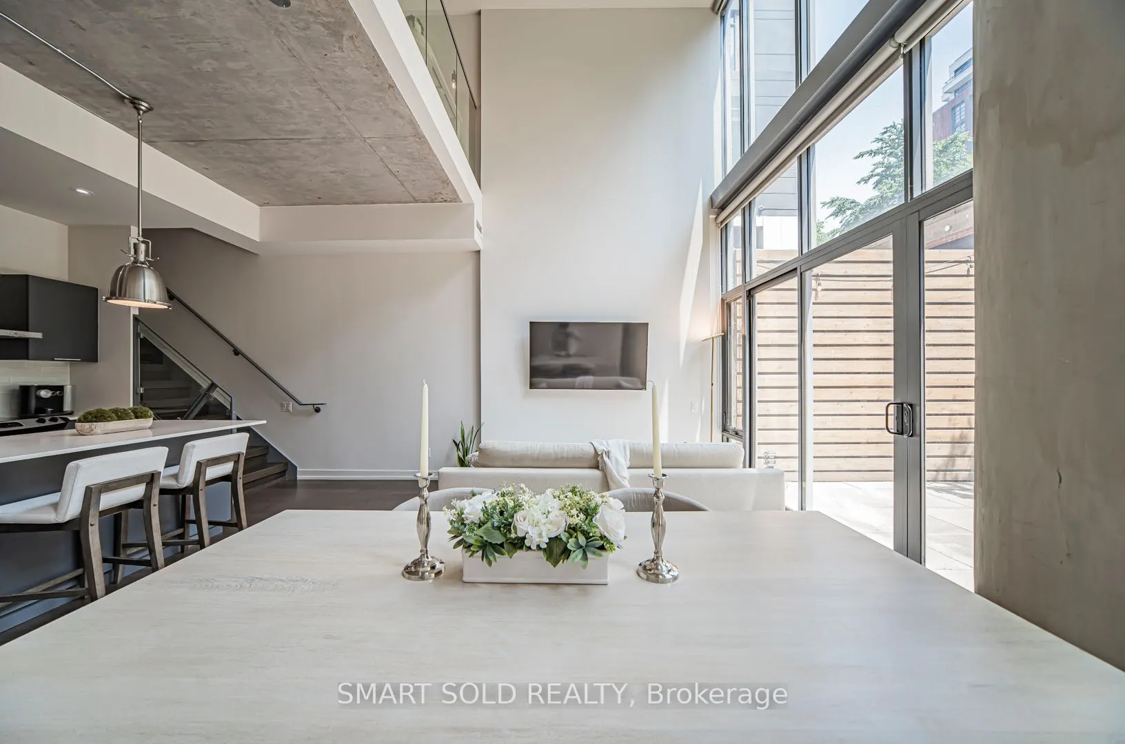 650 King Street W #106