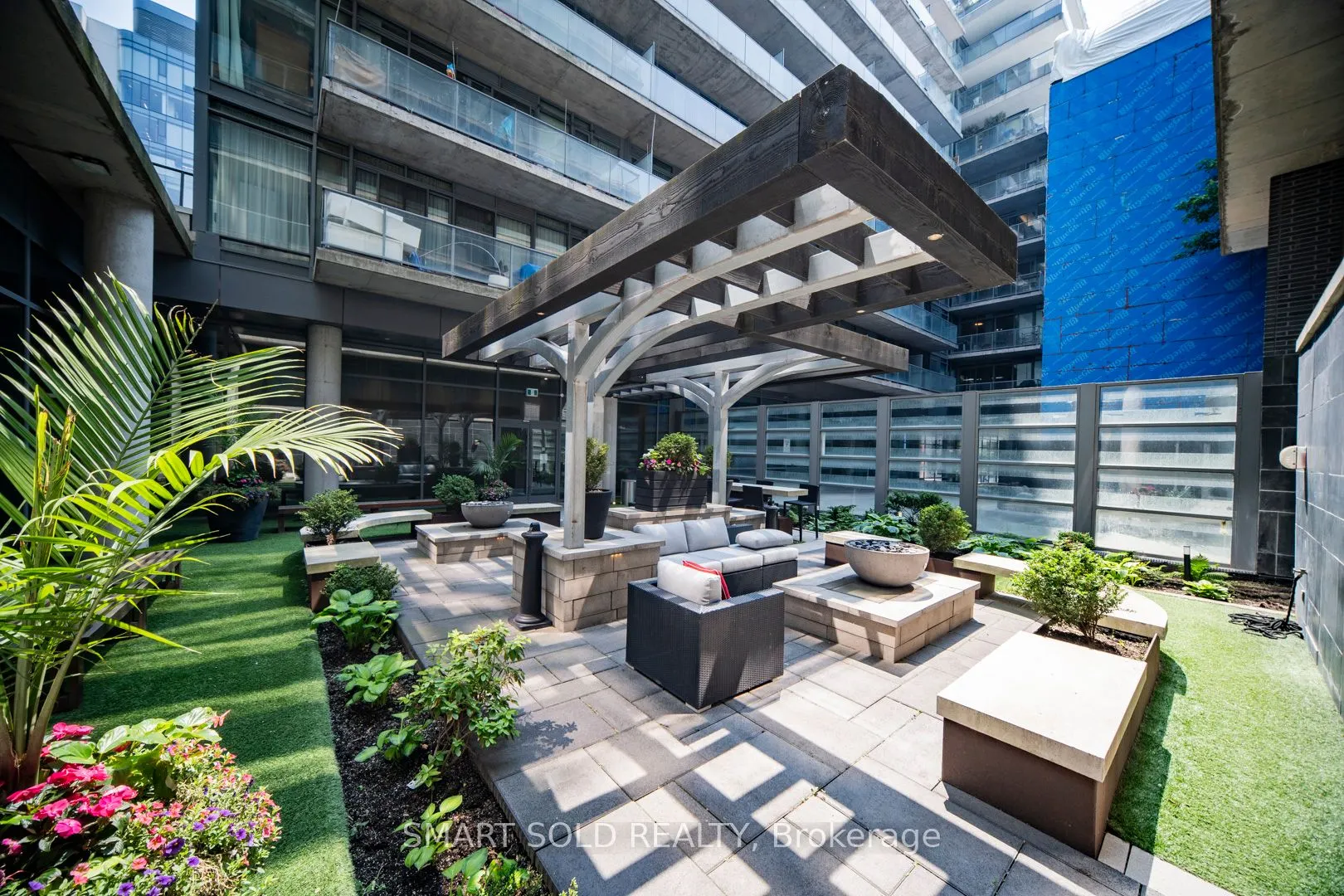 650 King Street W #106
