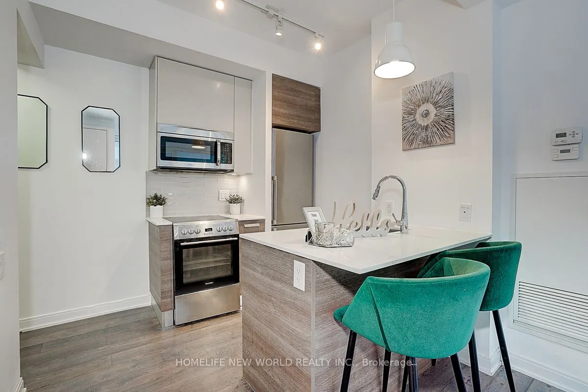 42 Charles Street E, #809
