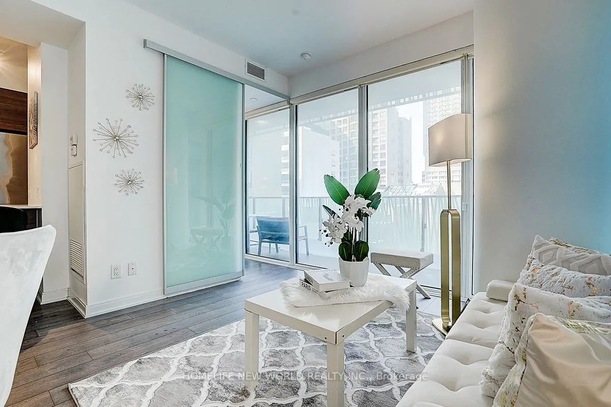 42 Charles Street E, #809