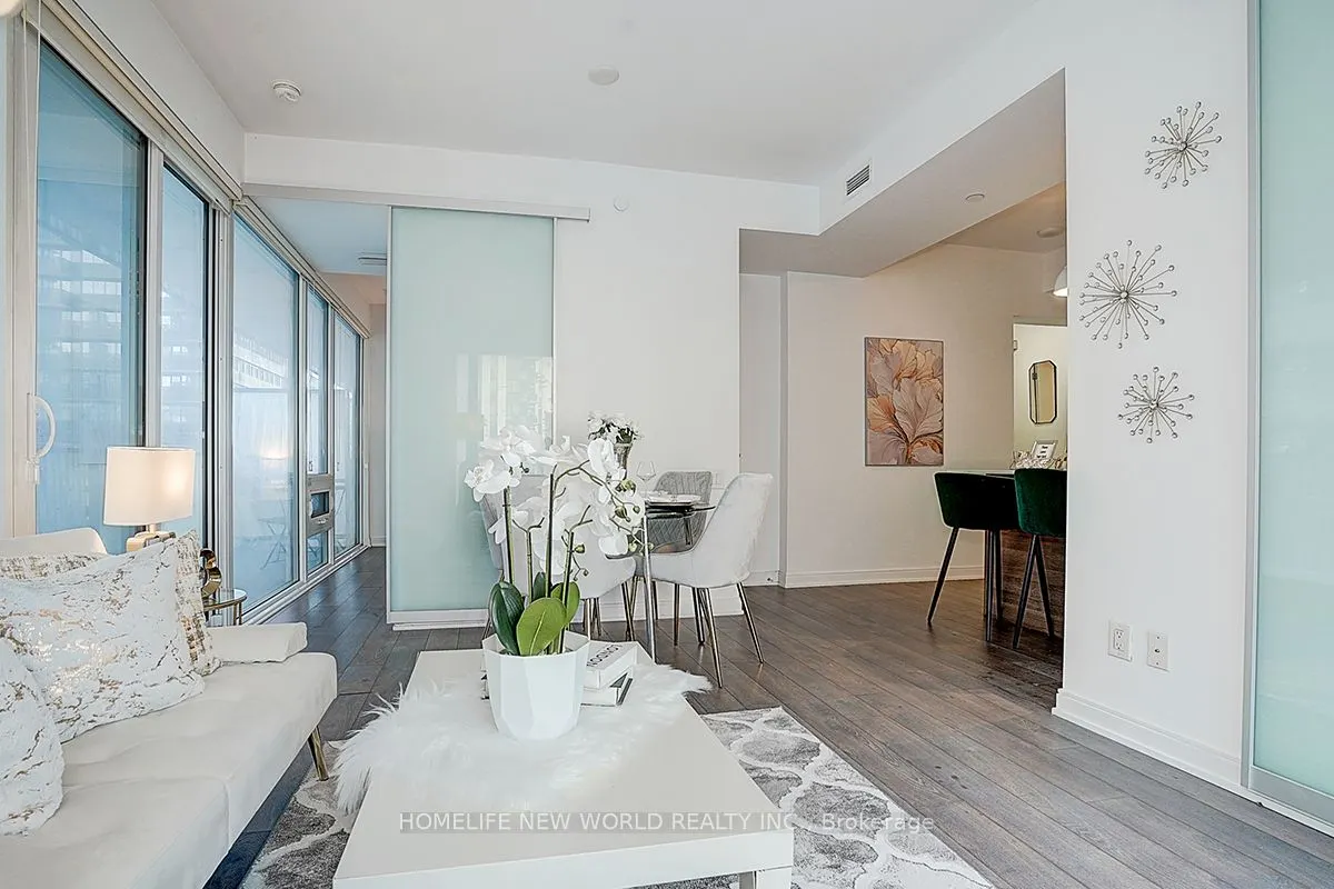 42 Charles Street E, #809