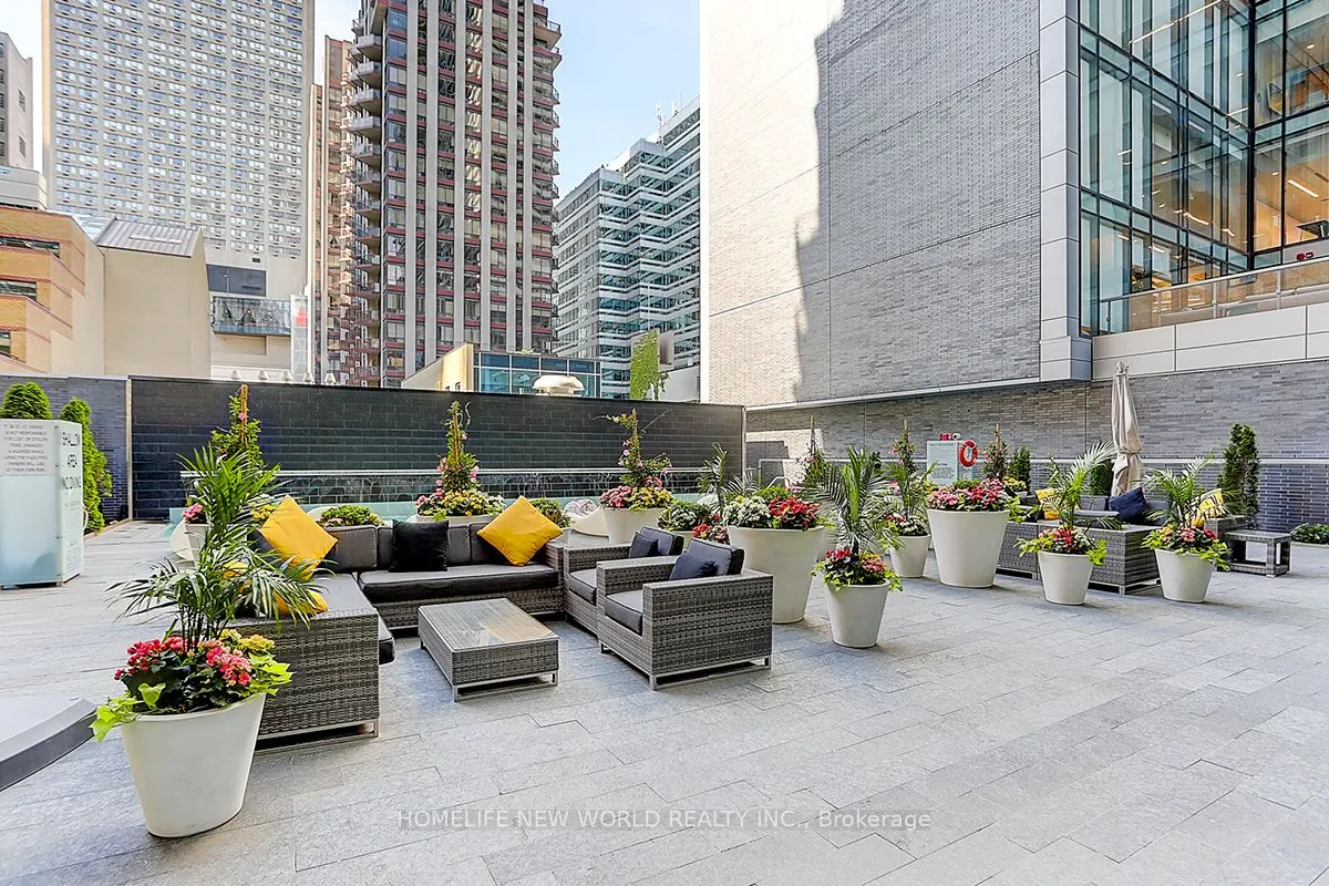 42 Charles Street E, #809