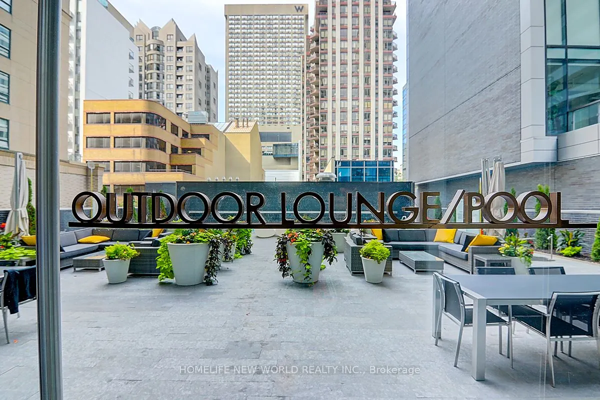42 Charles Street E, #809