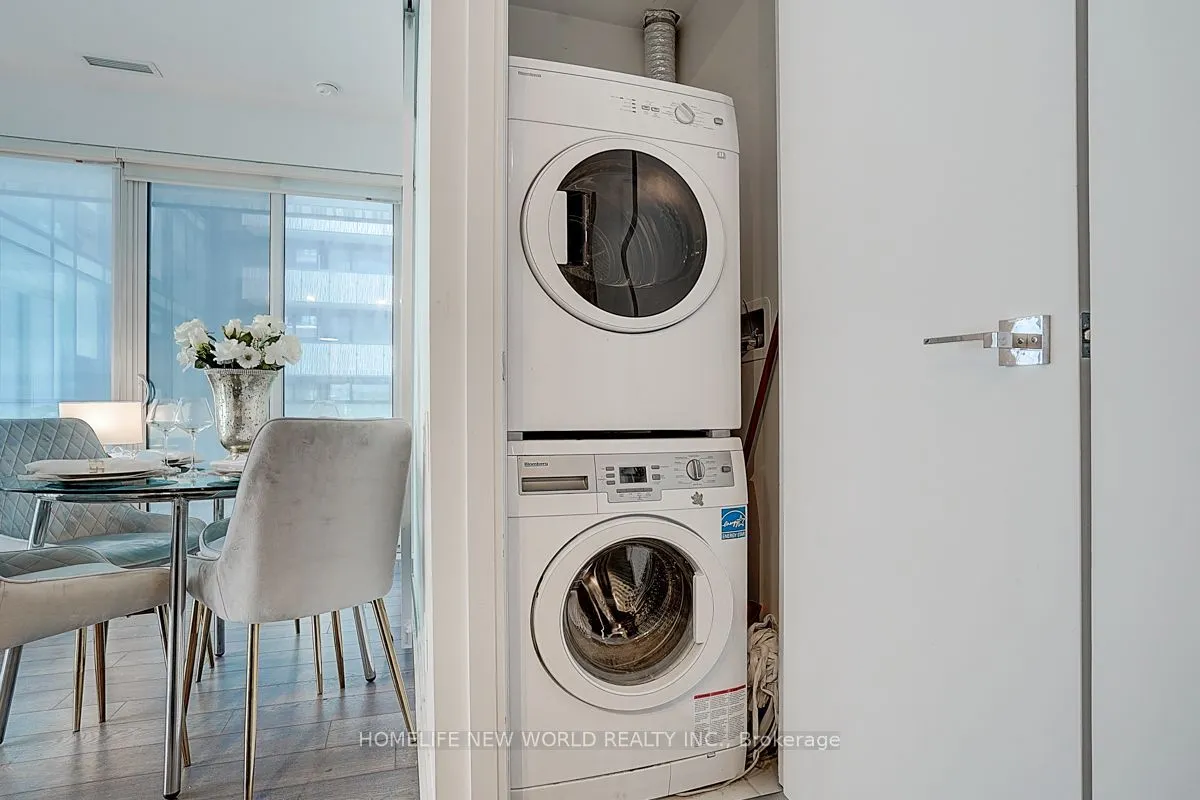 42 Charles Street E, #809