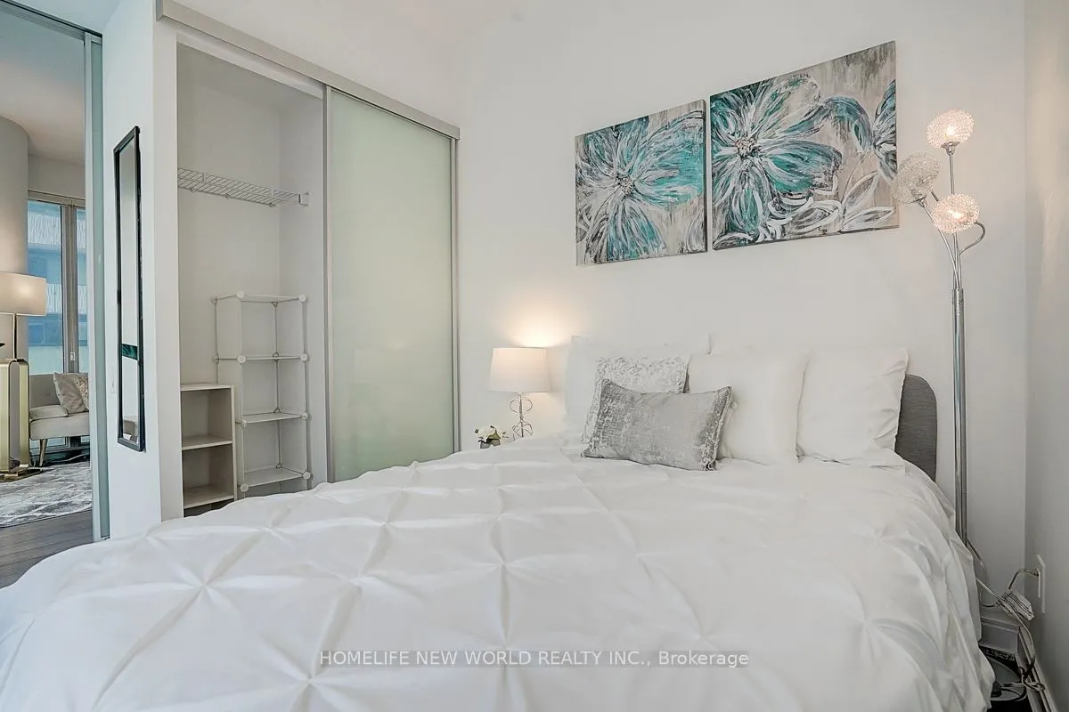 42 Charles Street E, #809