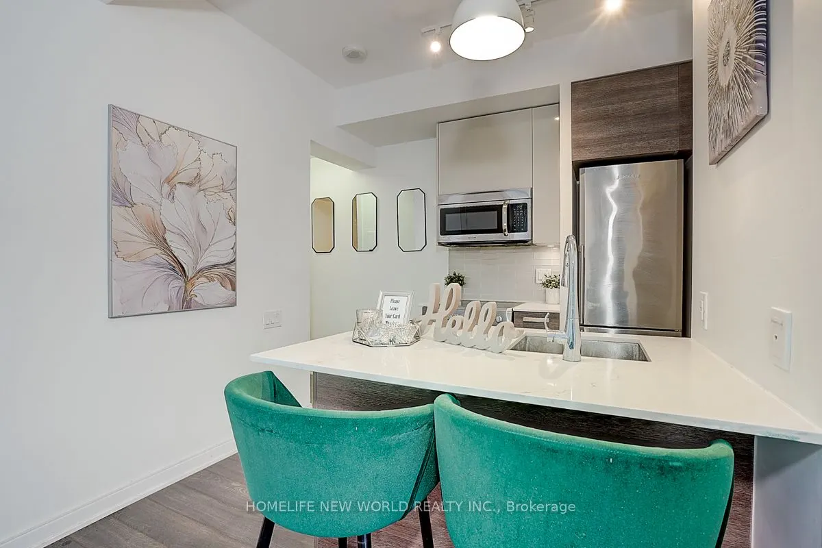 42 Charles Street E, #809
