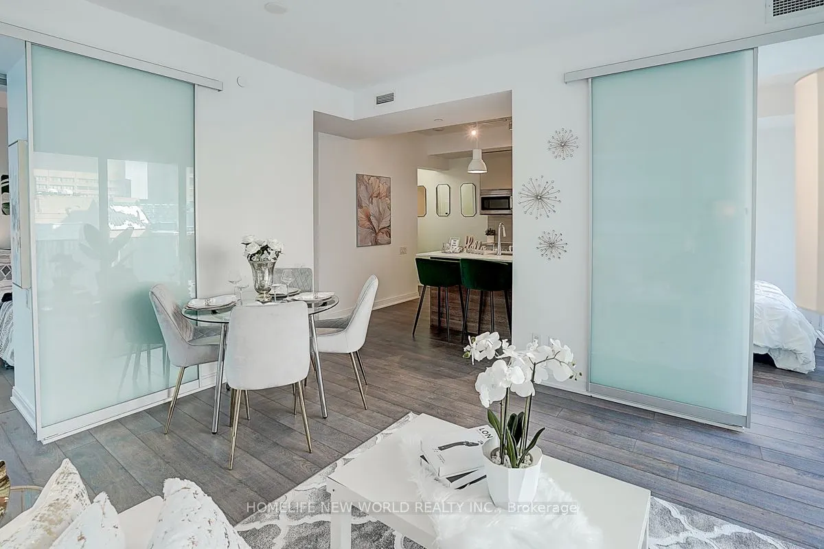 42 Charles Street E, #809