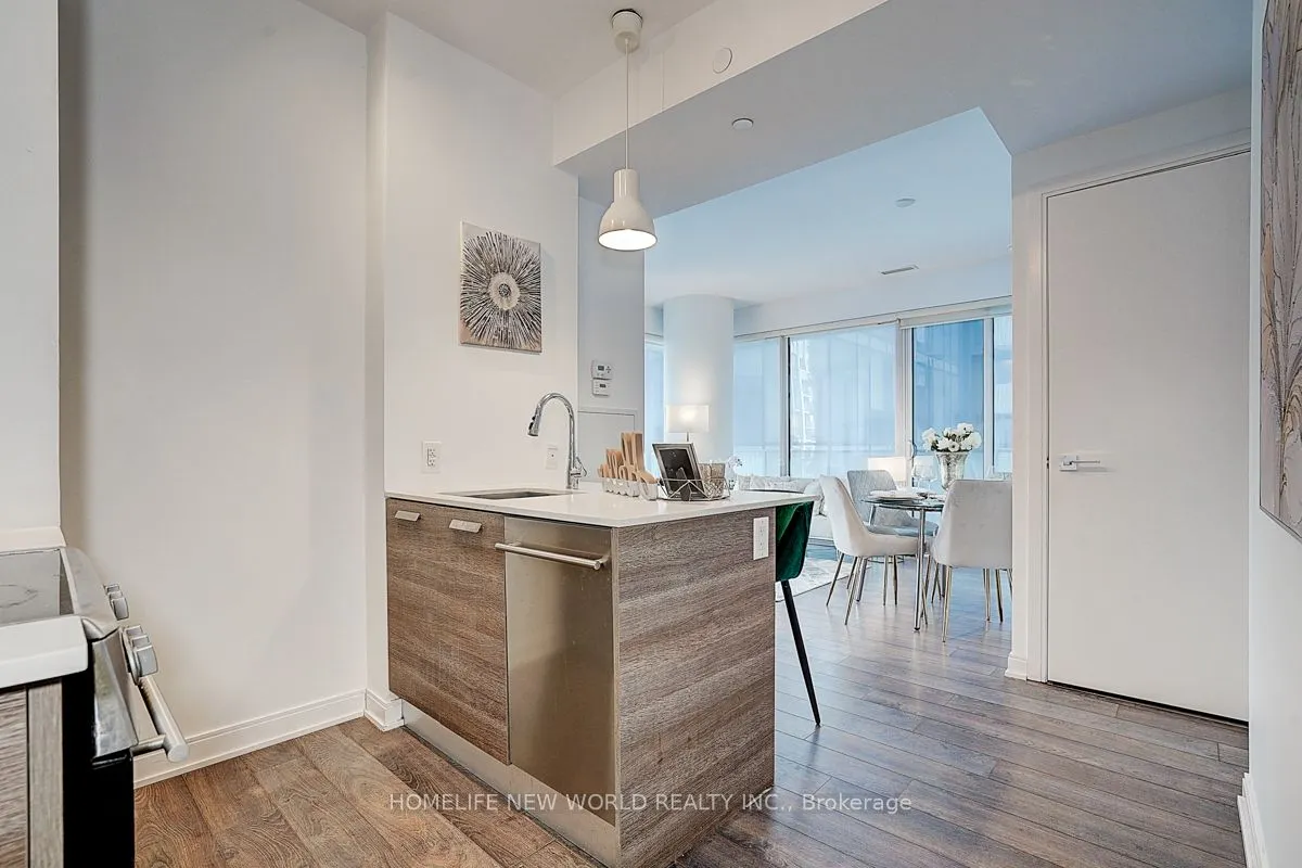 42 Charles Street E, #809