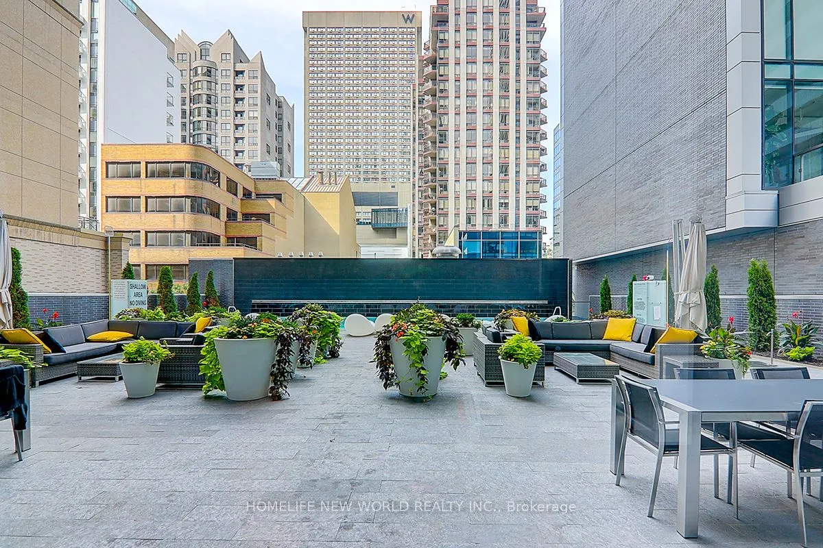 42 Charles Street E, #809