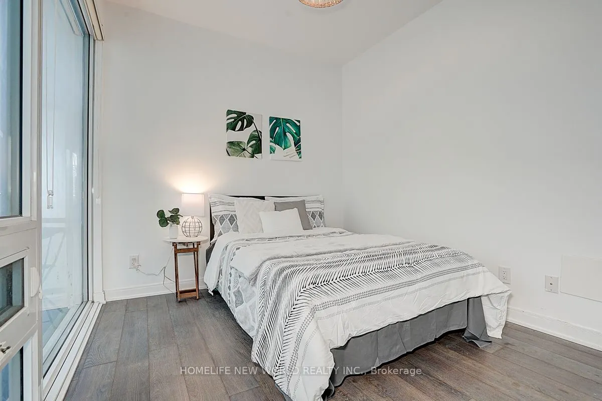 42 Charles Street E, #809