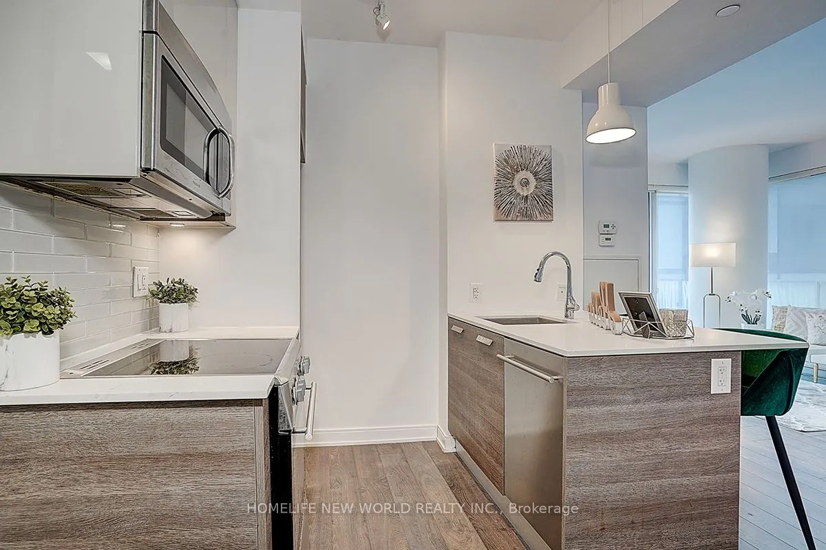 42 Charles Street E, #809