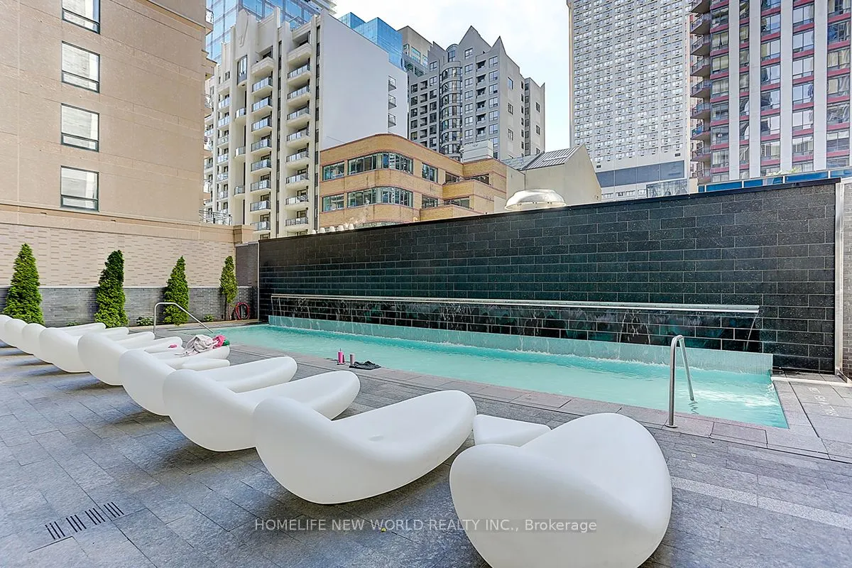 42 Charles Street E, #809